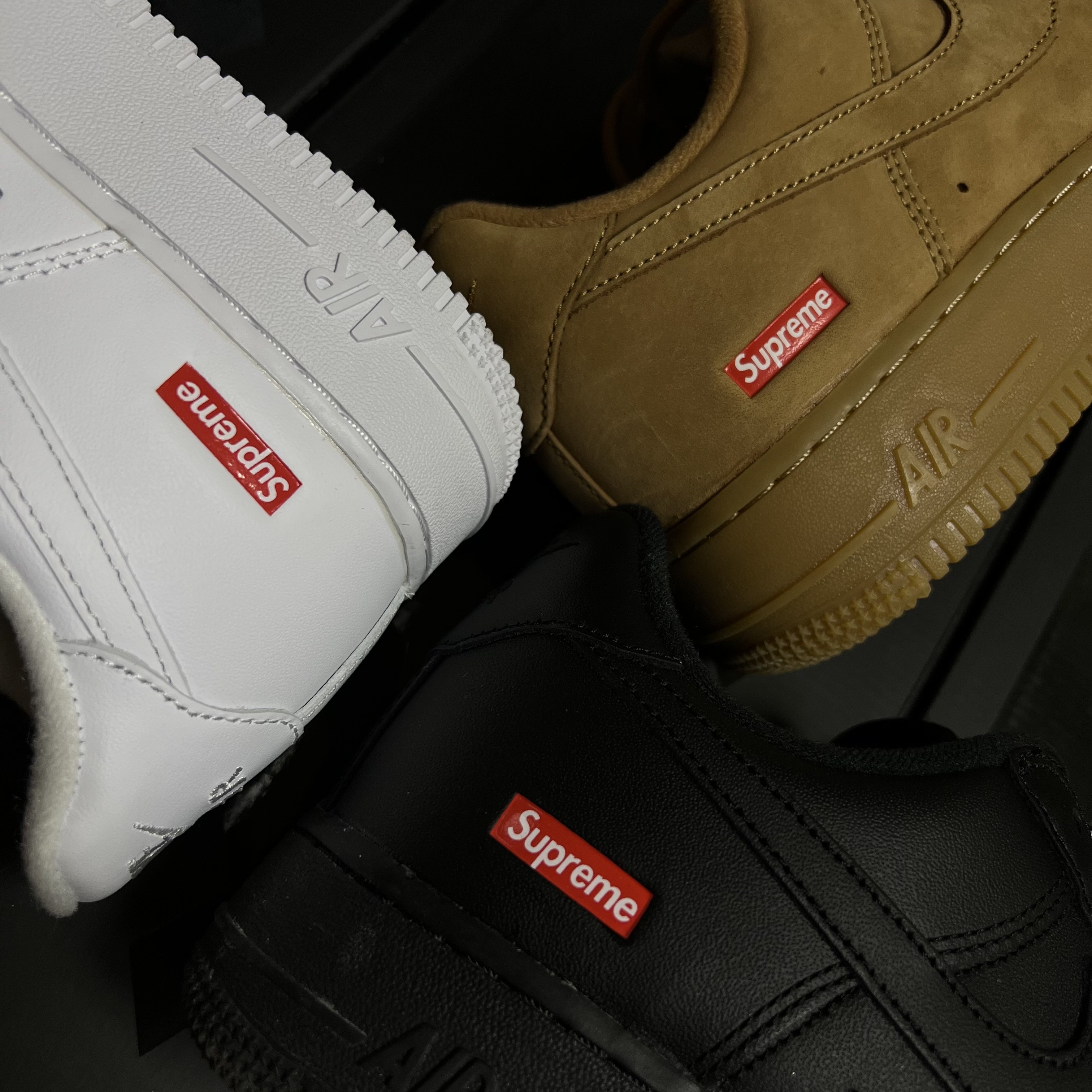 Nike x Supreme Air Force 1 Low White, Nike x Supreme Air Force 1 Low Black 착용 스타일