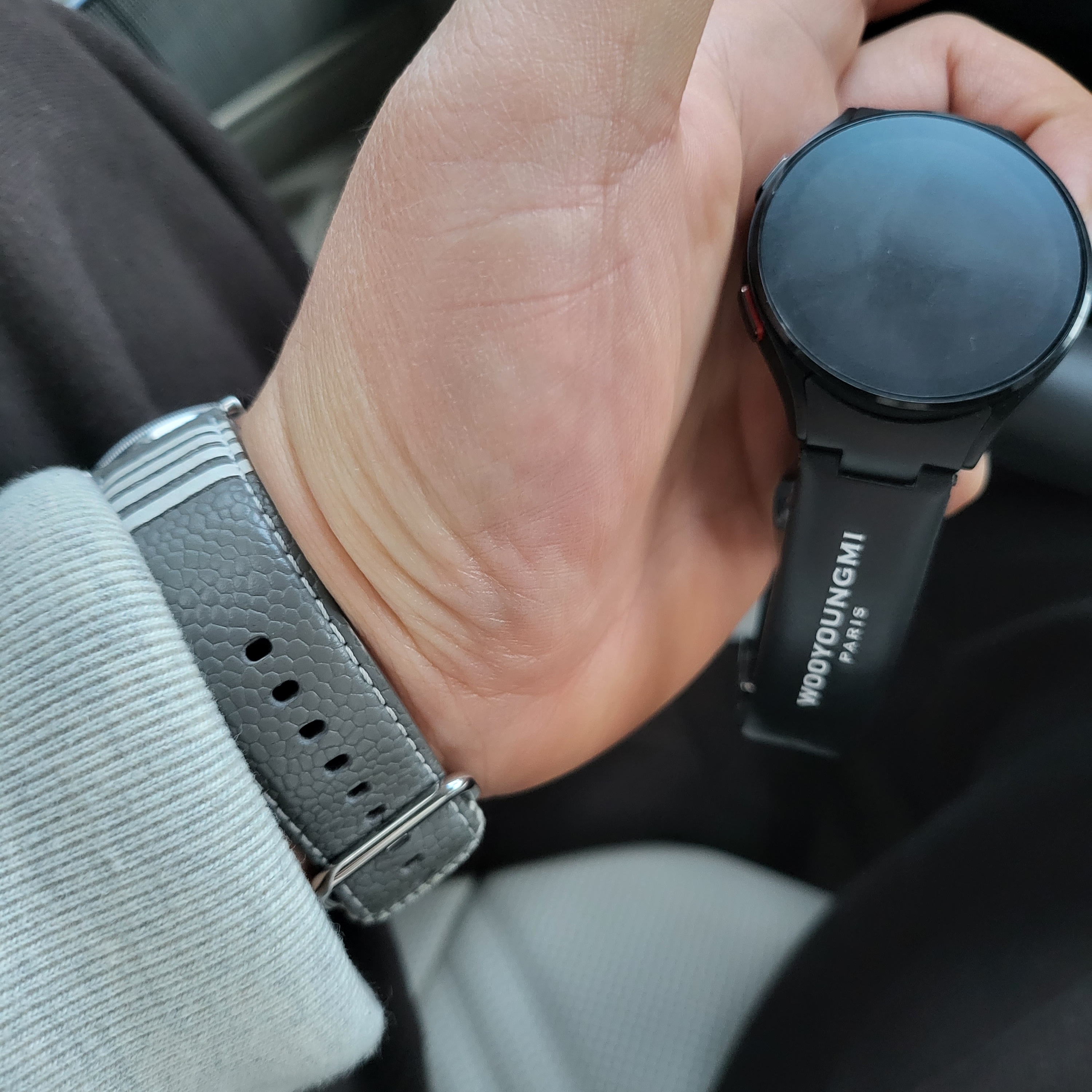 Samsung Galaxy Watch4 44mm Wooyoungmi Edition (Korean Ver.), Samsung Galaxy Watch4 Classic Thom Browne Edition (Korean Ver.) 착용 스타일