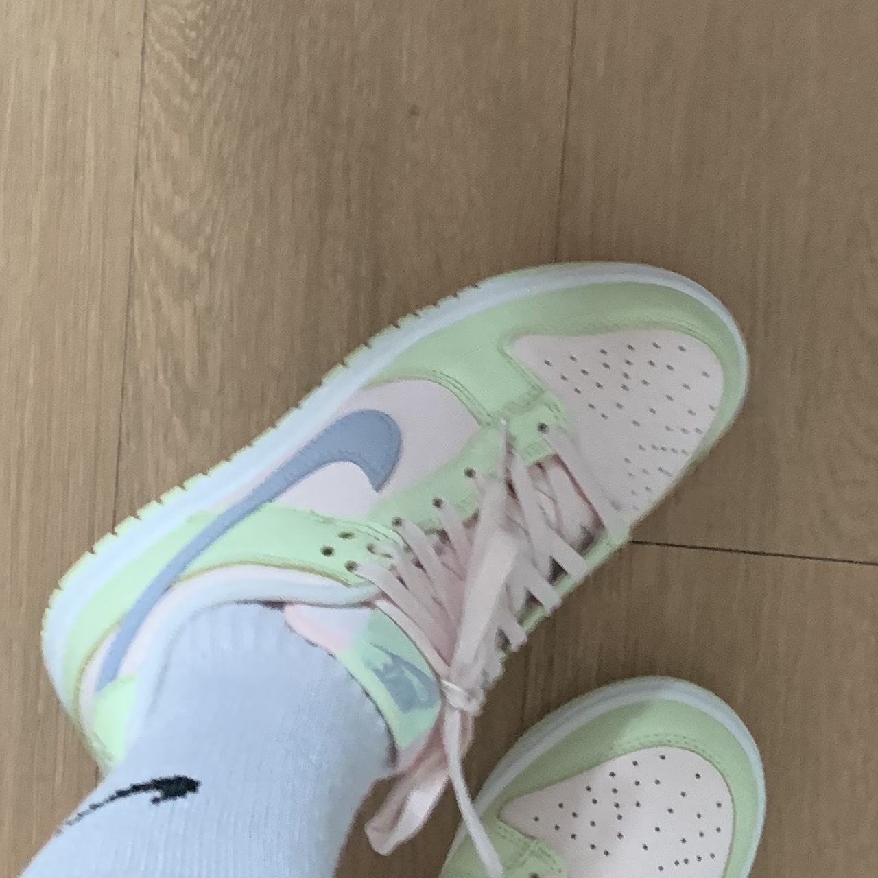 (W) Nike Dunk Low Light Soft Pink 착용 스타일 - 3