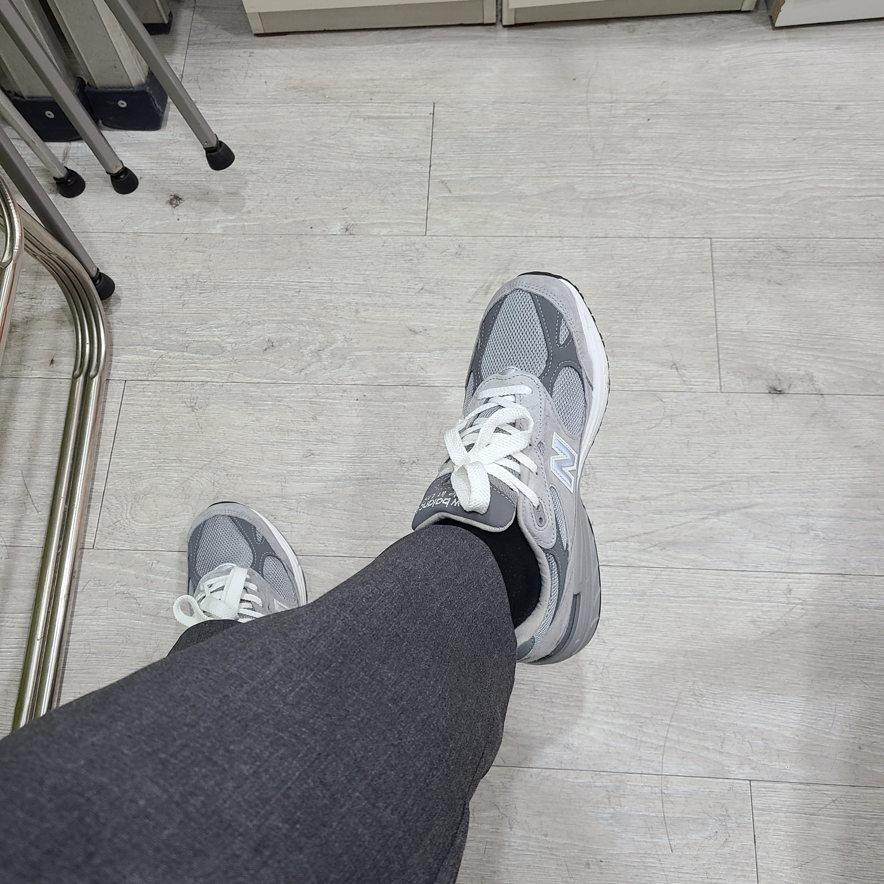 (W) New Balance 993 Made in USA Grey - B Standard 착용 스타일