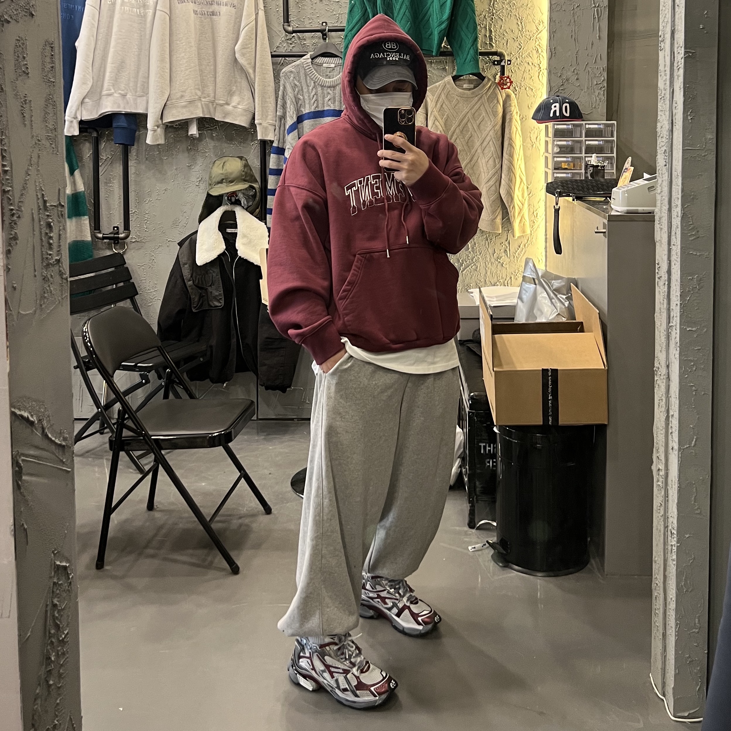 Balenciaga Runner Sneakers Grey Burgundy 착용 스타일