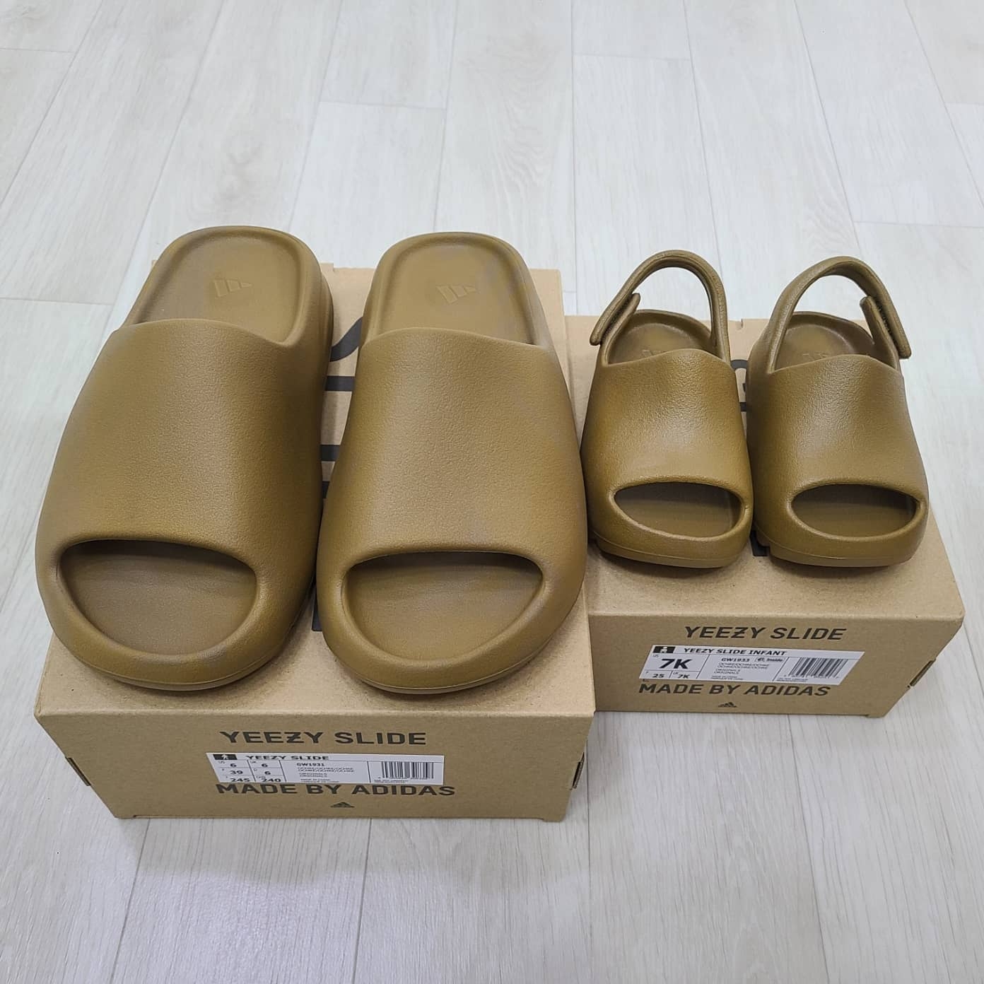 Adidas Yeezy Slide Ochre, (Infant) Adidas Yeezy Slide Ochre 착용 스타일 - 3