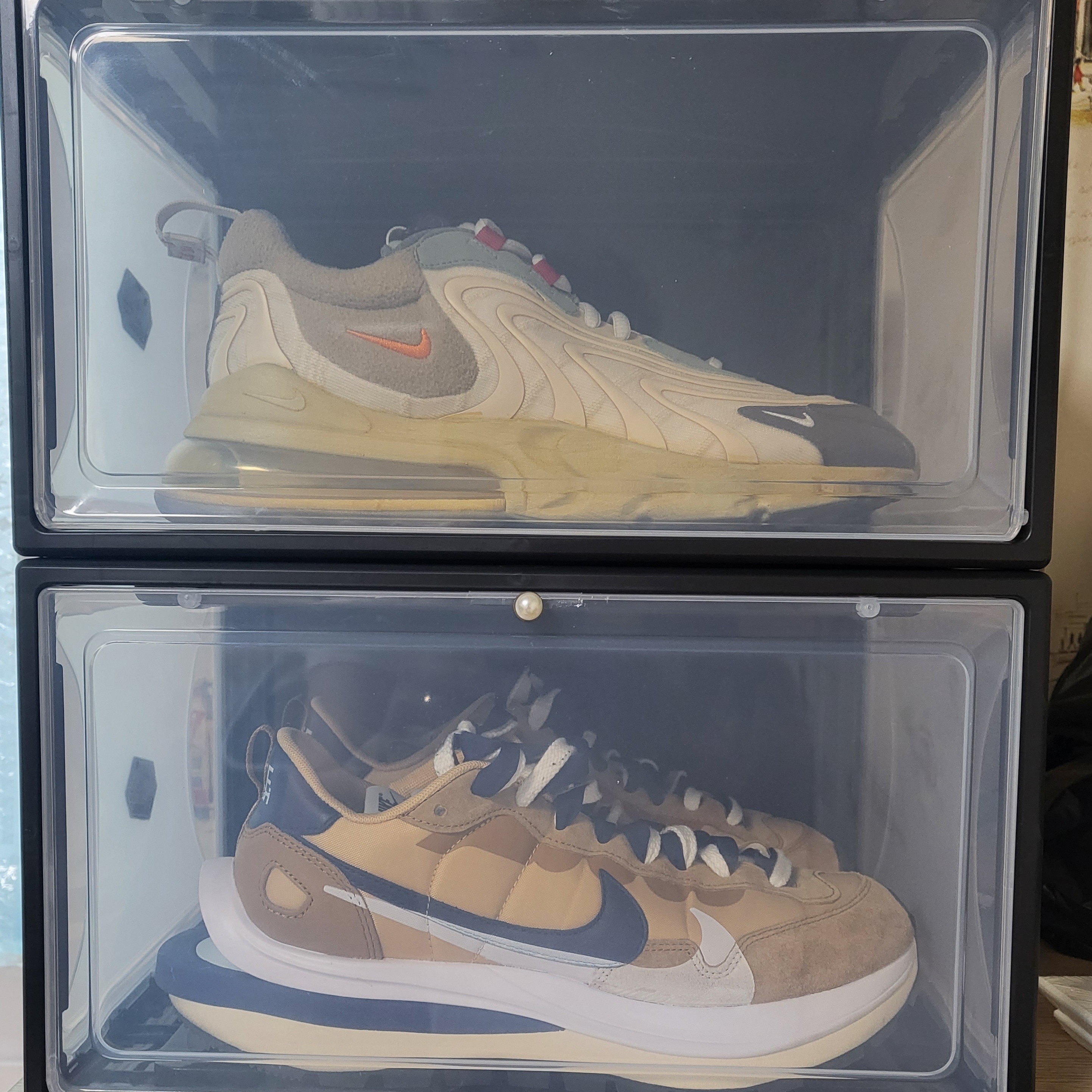 Nike x Travis Scott Air Max 270 React Cactus Trails, Nike x Sacai VaporWaffle Sesame and Blue Void 착용 스타일
