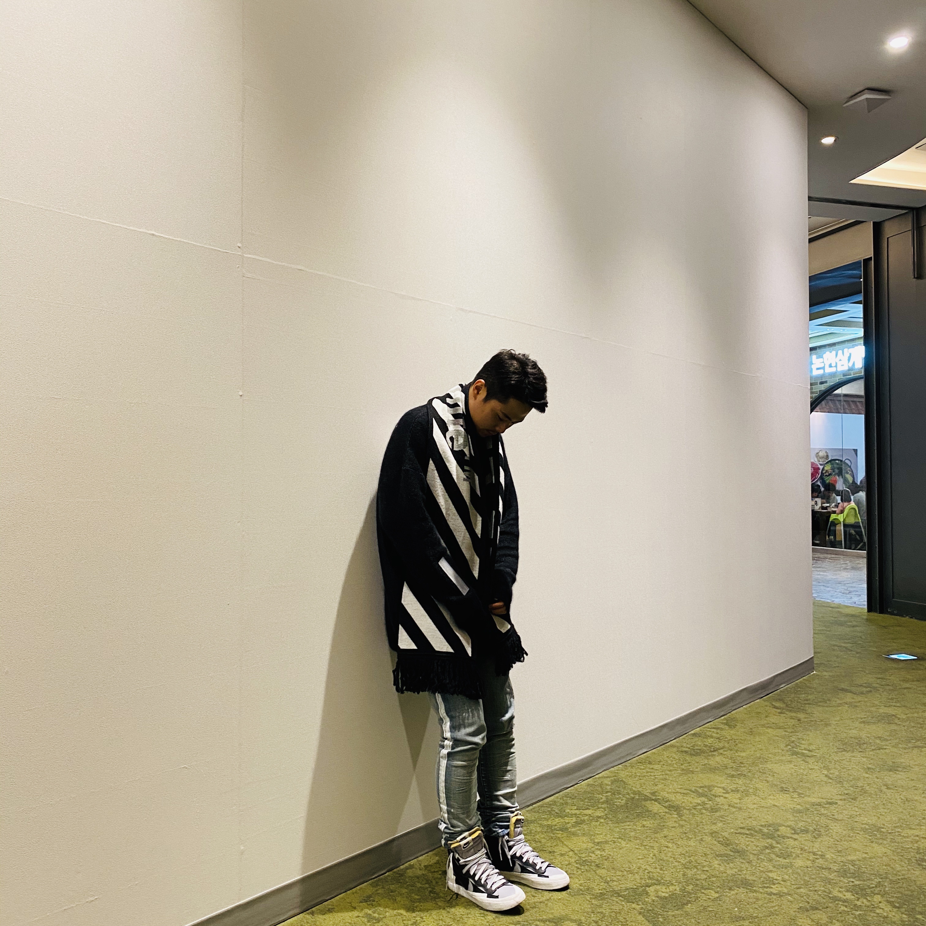 Nike x Sacai Blazer Mid Black Grey 착용 스타일