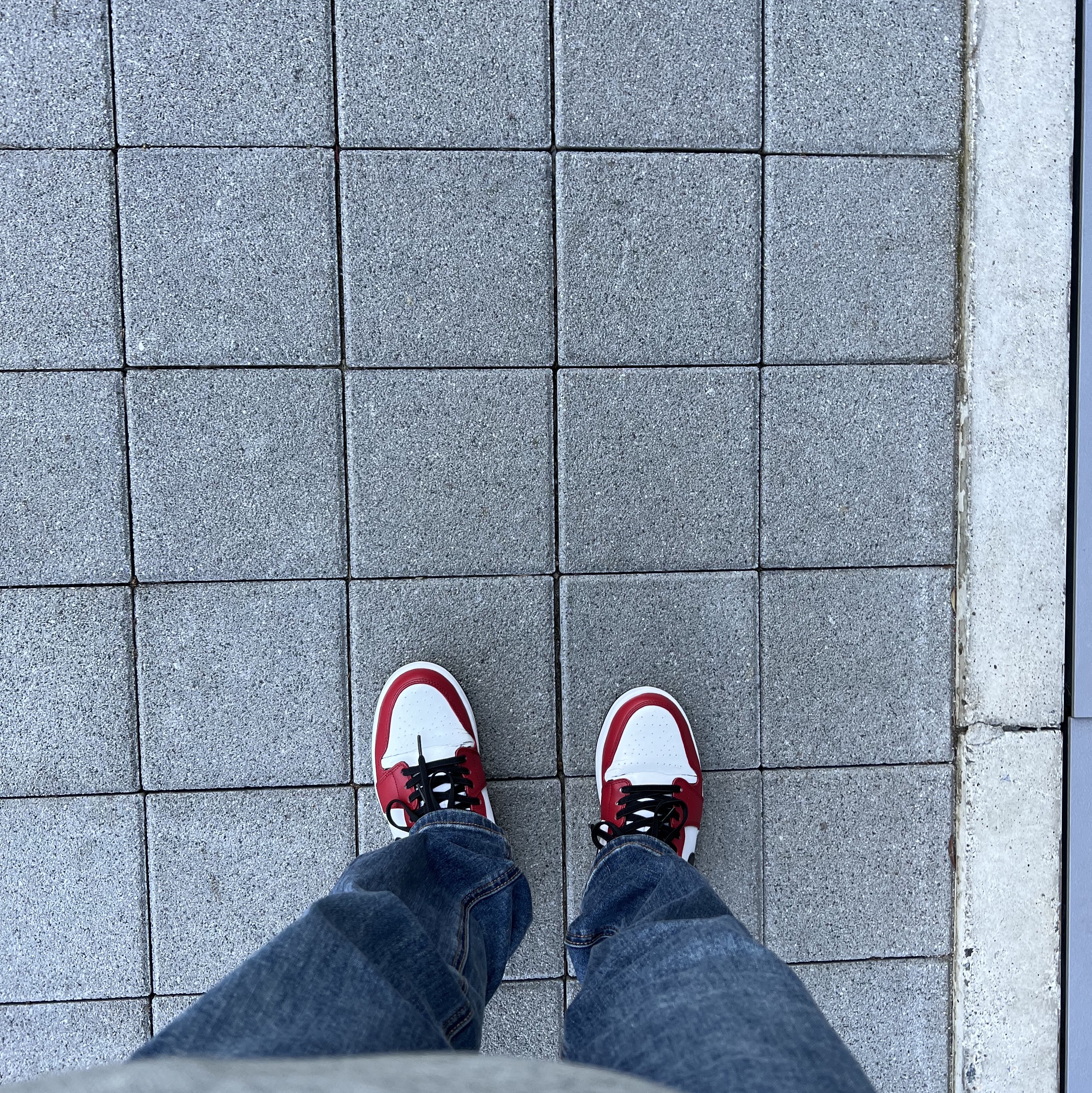 Jordan 1 Mid Chicago Black Toe 착용 스타일