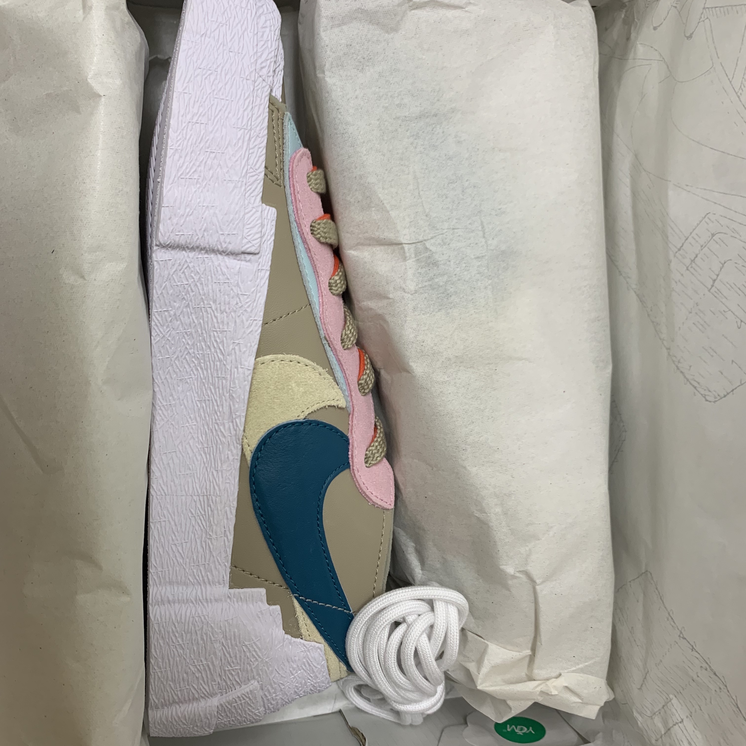 Nike x Sacai x Kaws Blazer Low Reed 착용 스타일 - 4