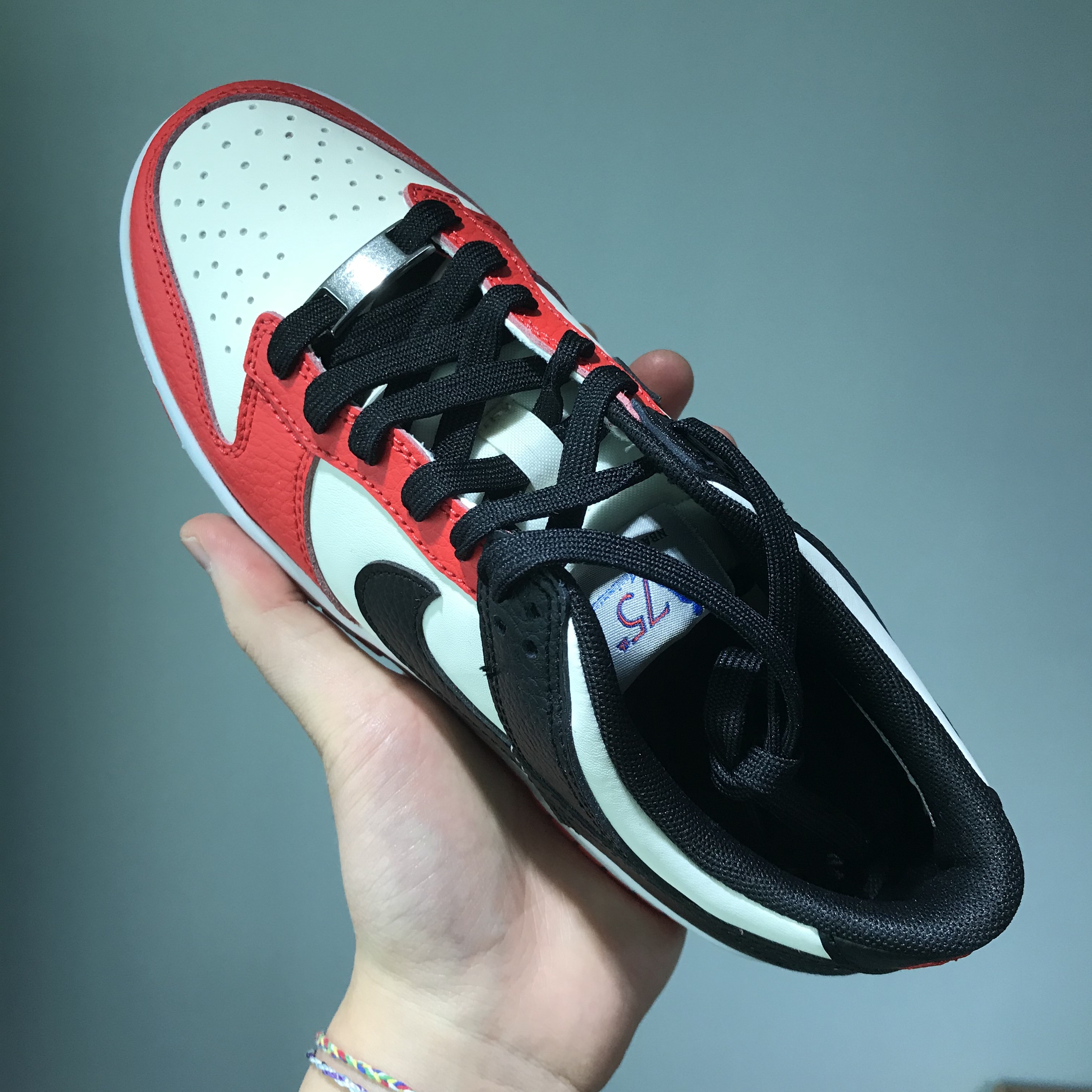 (GS) Nike x NBA Dunk Low Black and Chile Red 착용 스타일 - 2