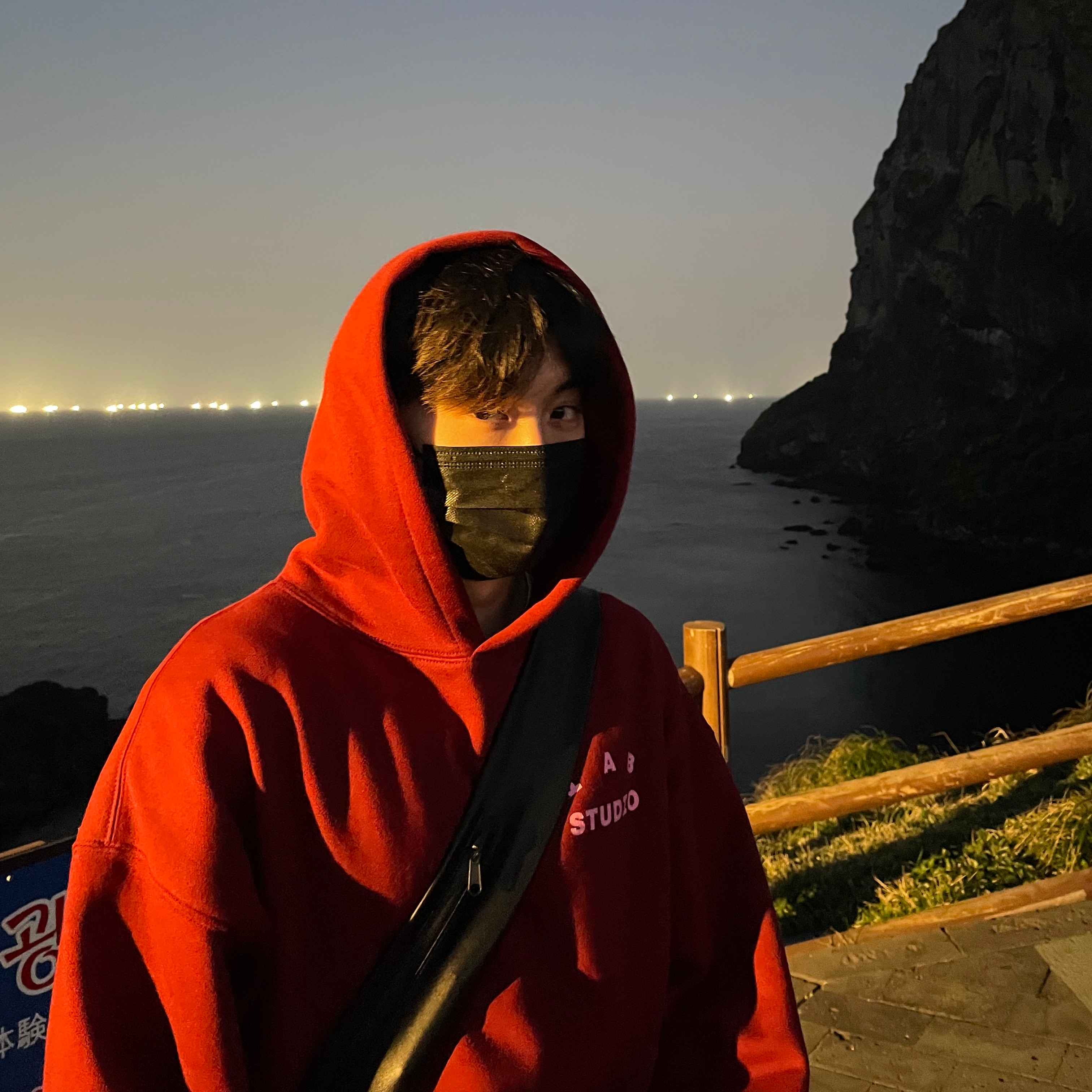 IAB Studio Hoodie Raspberry 착용 스타일 - 2