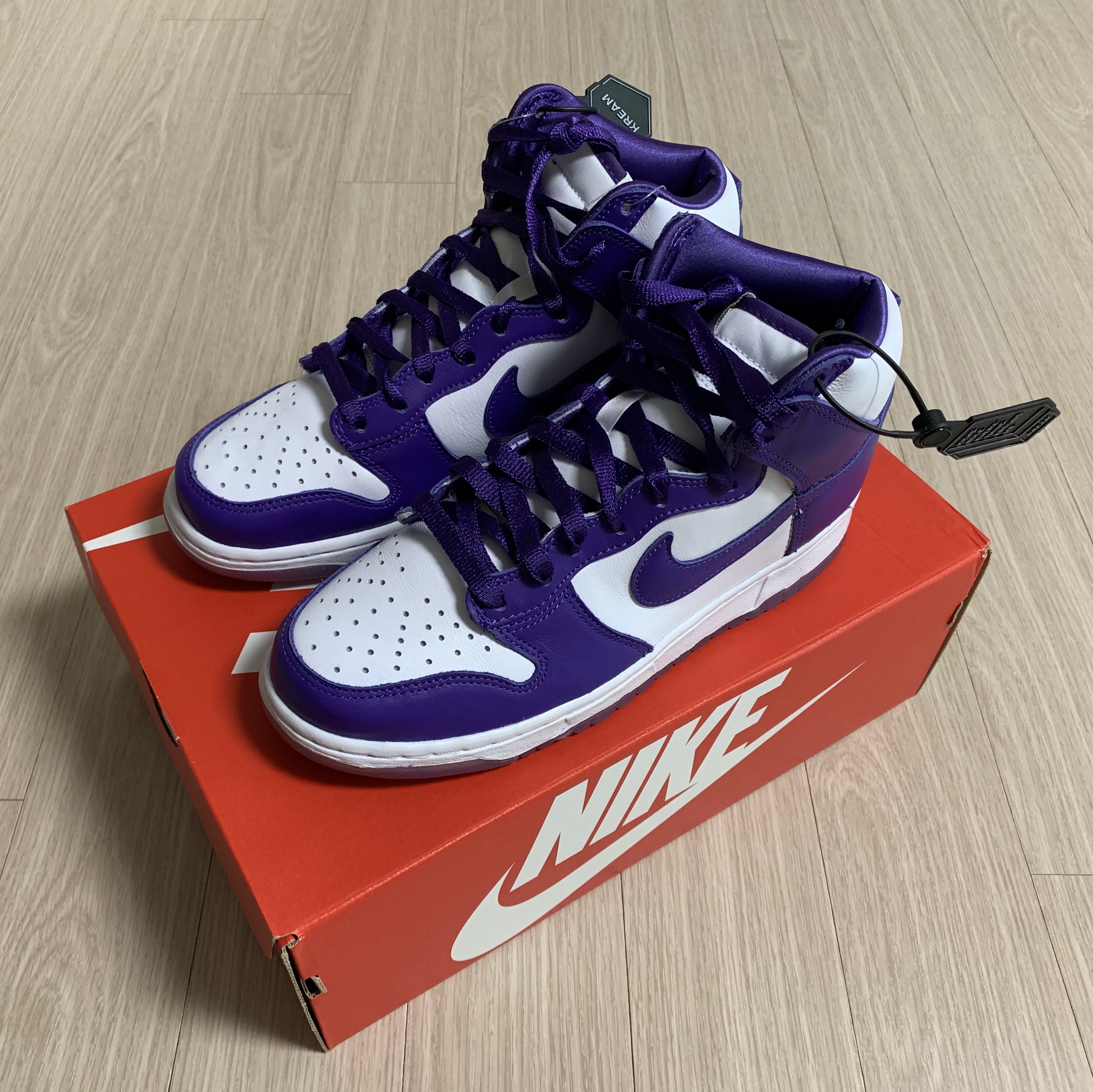 (W) Nike Dunk High SP Varsity Purple 착용 스타일 - 1