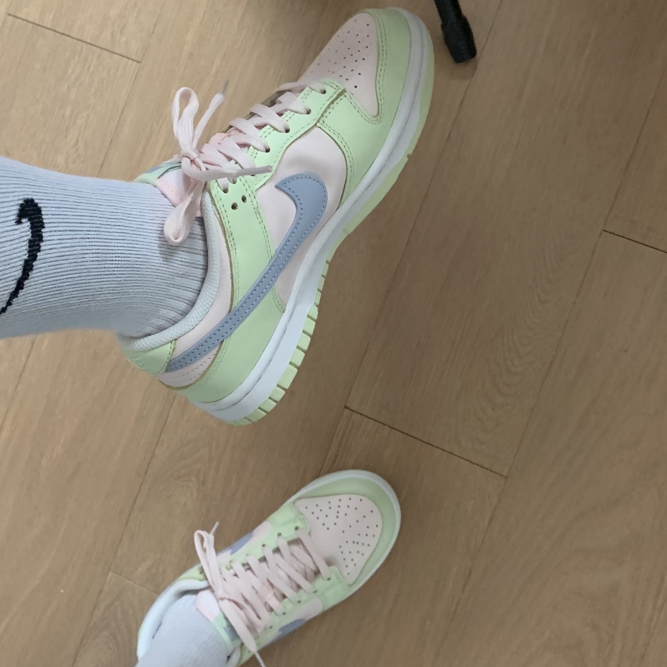 (W) Nike Dunk Low Light Soft Pink 착용 스타일 - 2
