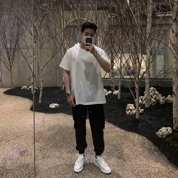 Alexander McQueen Oversized Sneakers White 착용 스타일