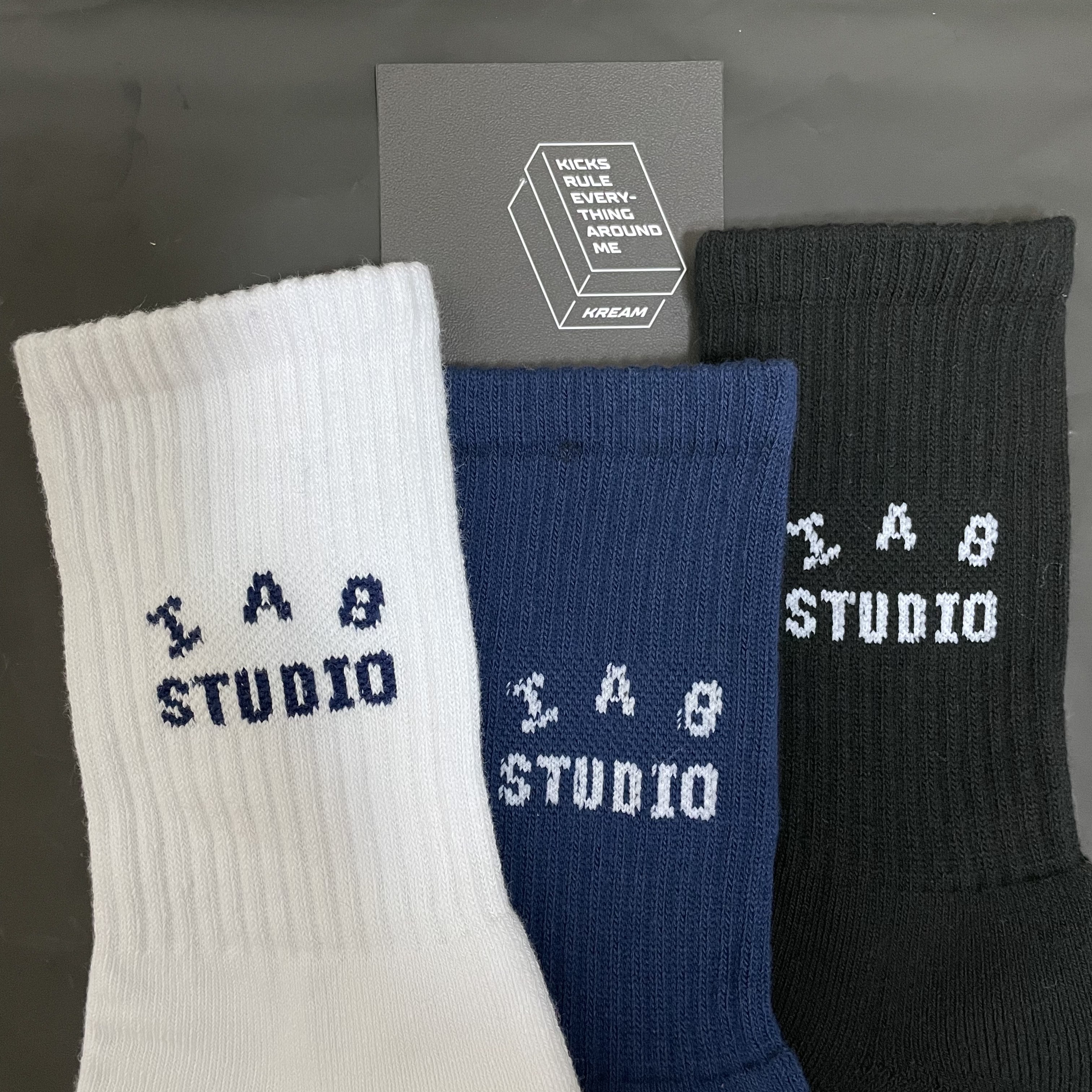 IAB Studio Socks Pack Black Navy White 착용 스타일