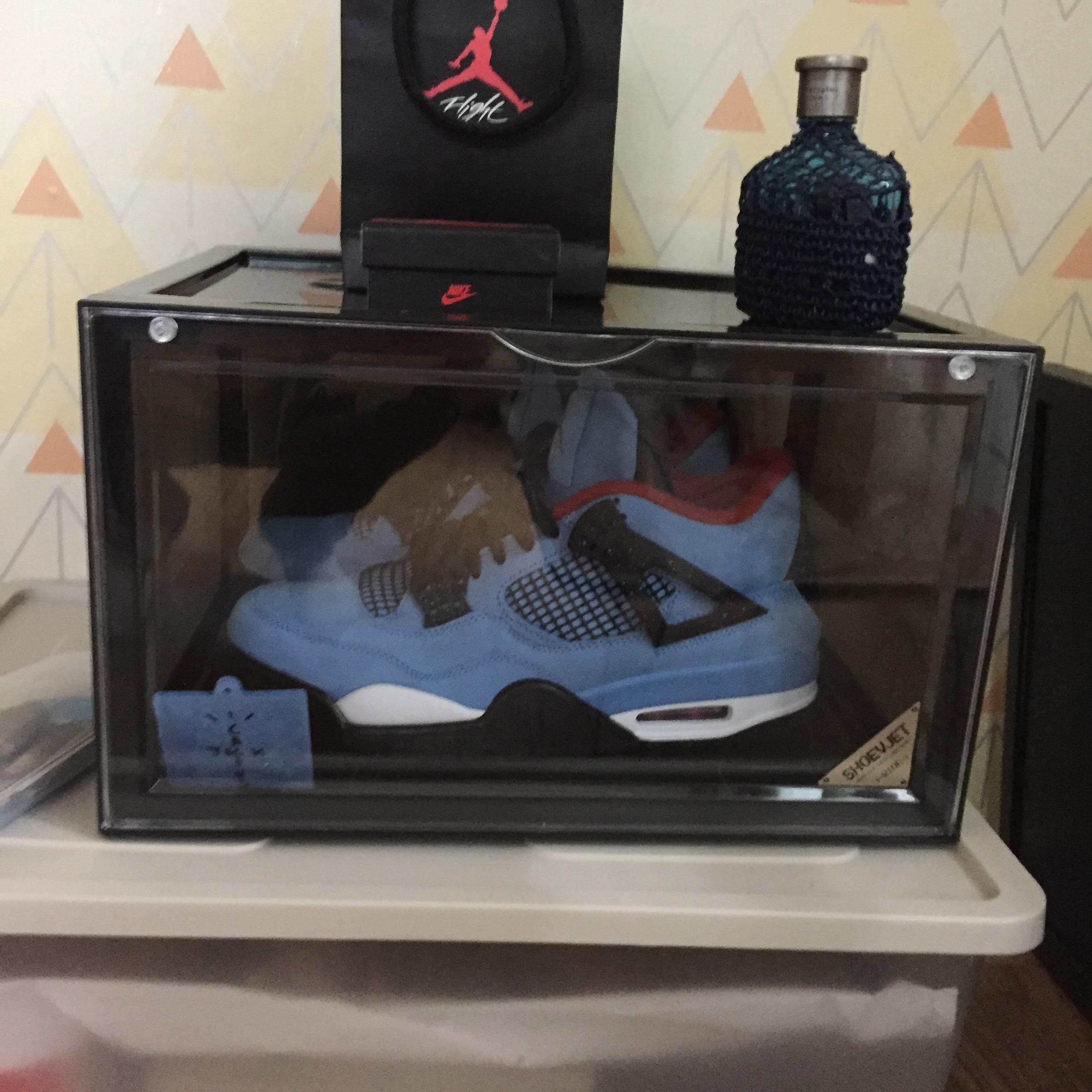 Jordan 4 x Travis Scott Retro Cactus Jack 착용 스타일 - 5