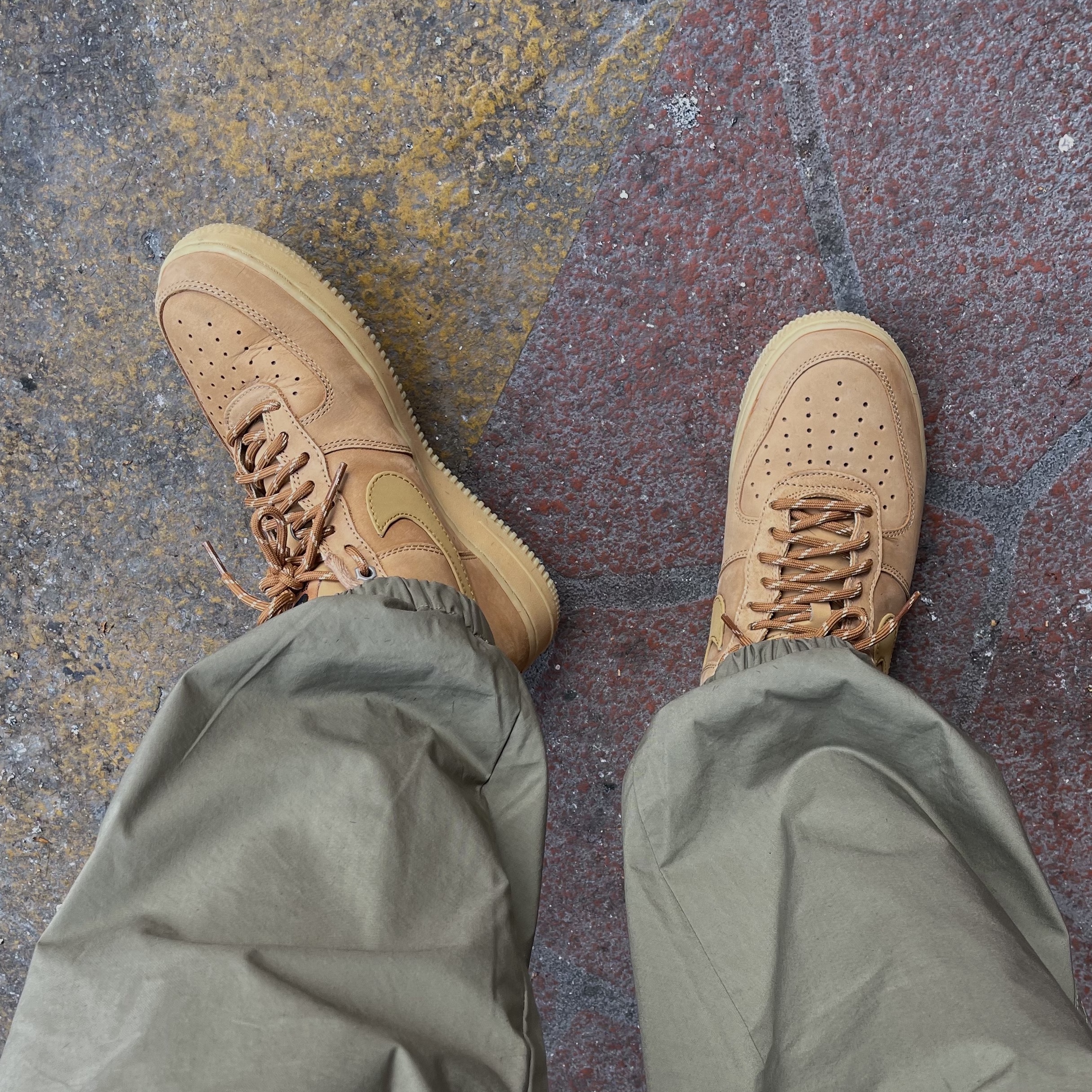 Nike Air Force 1 '07 WB Flax 착용 스타일