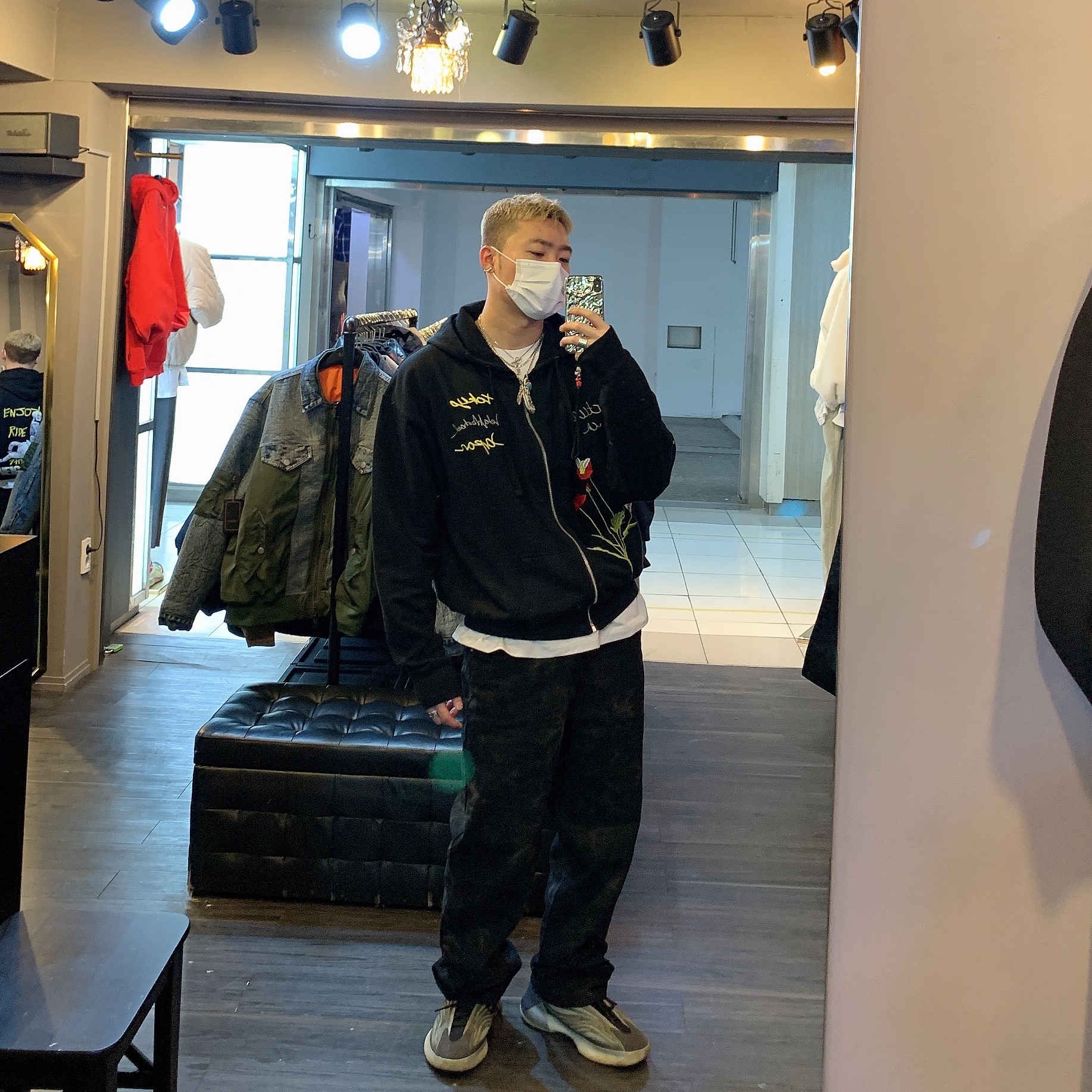 Adidas Yeezy QNTM Barium 착용 스타일 - 3