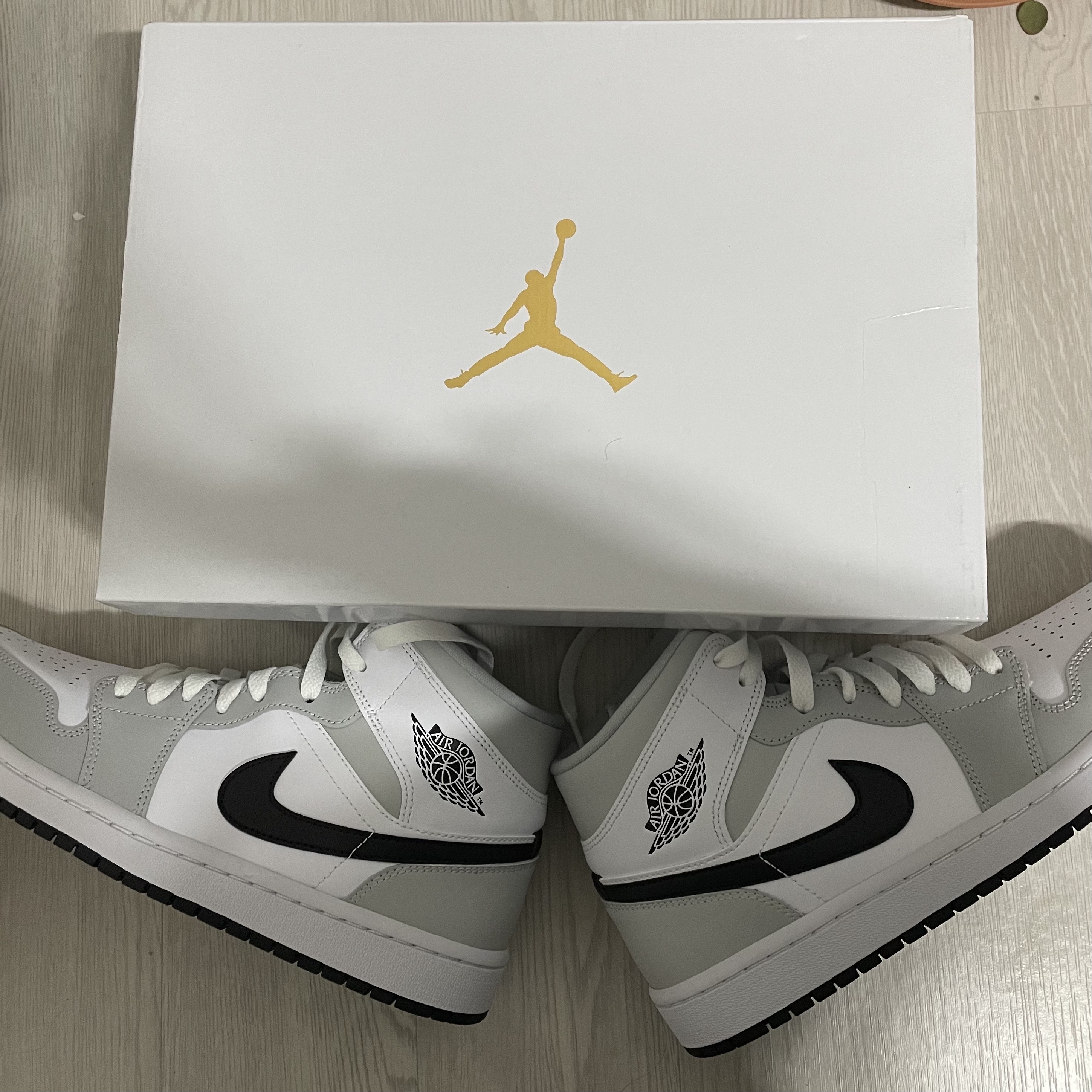 (W) Jordan 1 Mid Grey Fog 착용 스타일