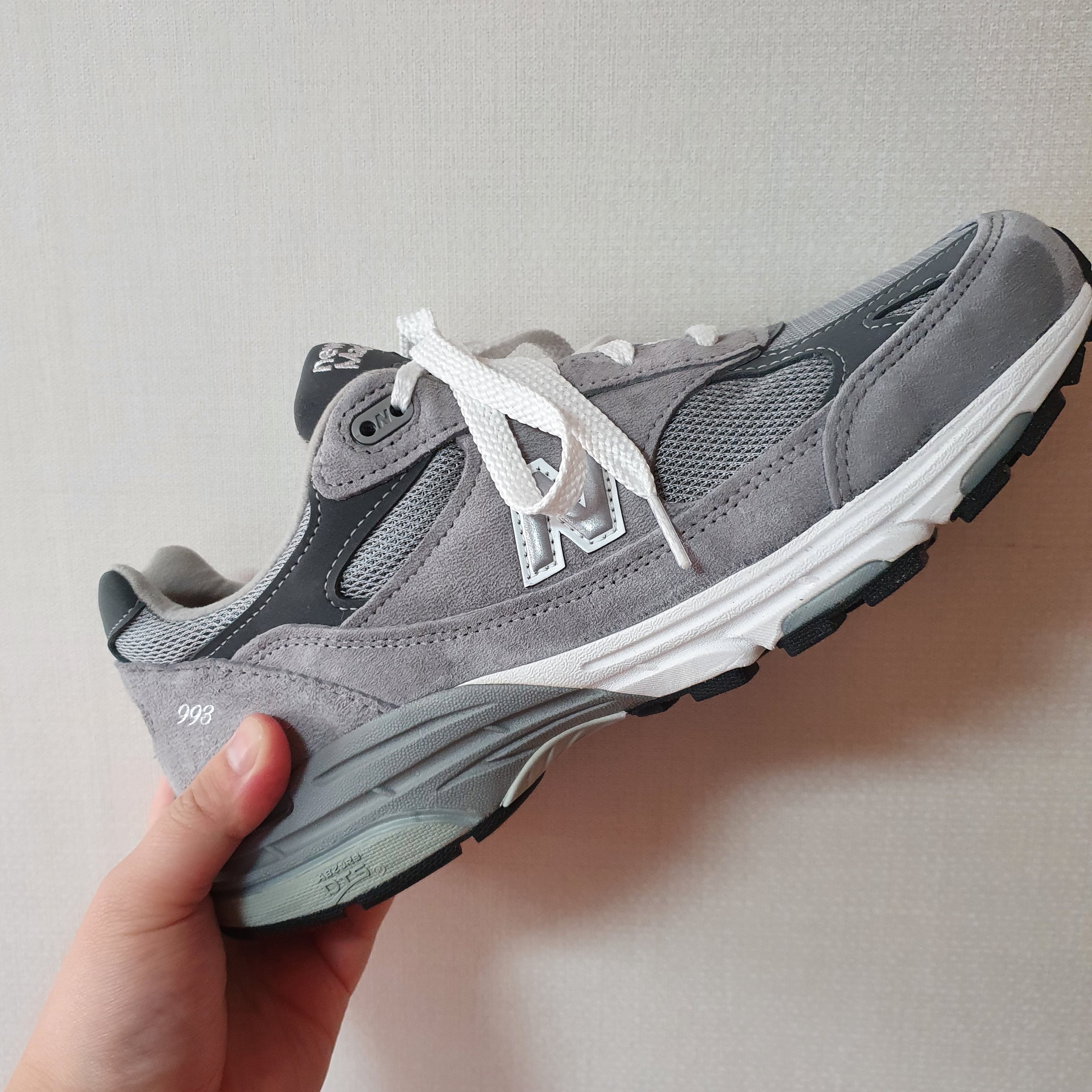 (W) New Balance 993 Made in USA Grey - D Wide 착용 스타일