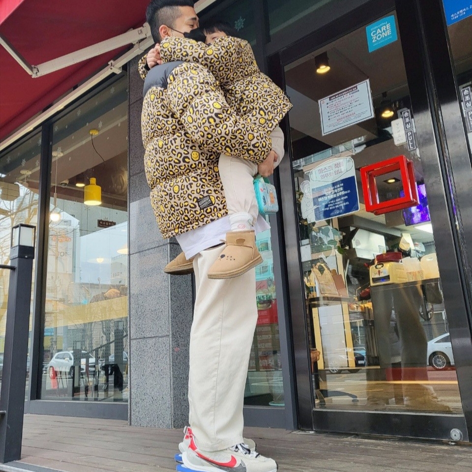 Nike x Sacai VaporWaffle Royal Fuchsia 착용 스타일