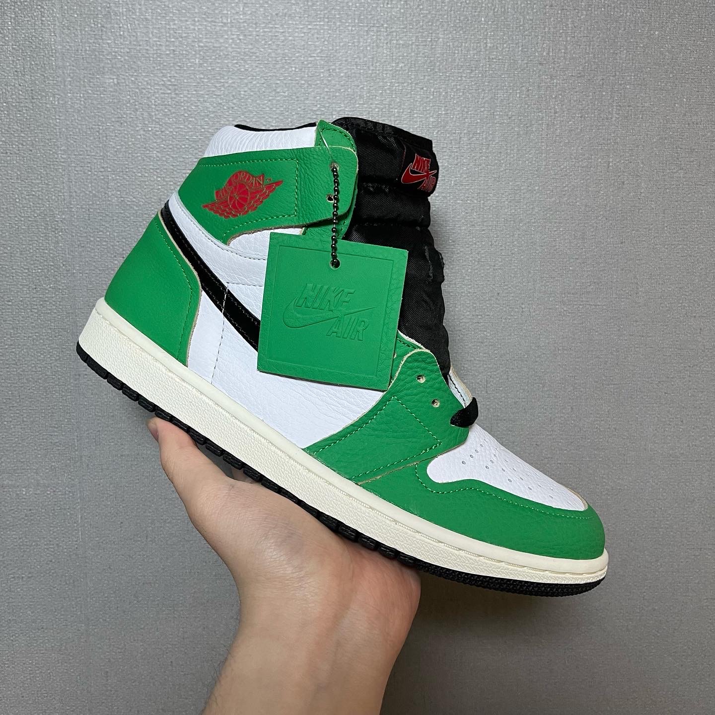 (W) Jordan 1 Retro High OG Lucky Green 착용 스타일 - 2