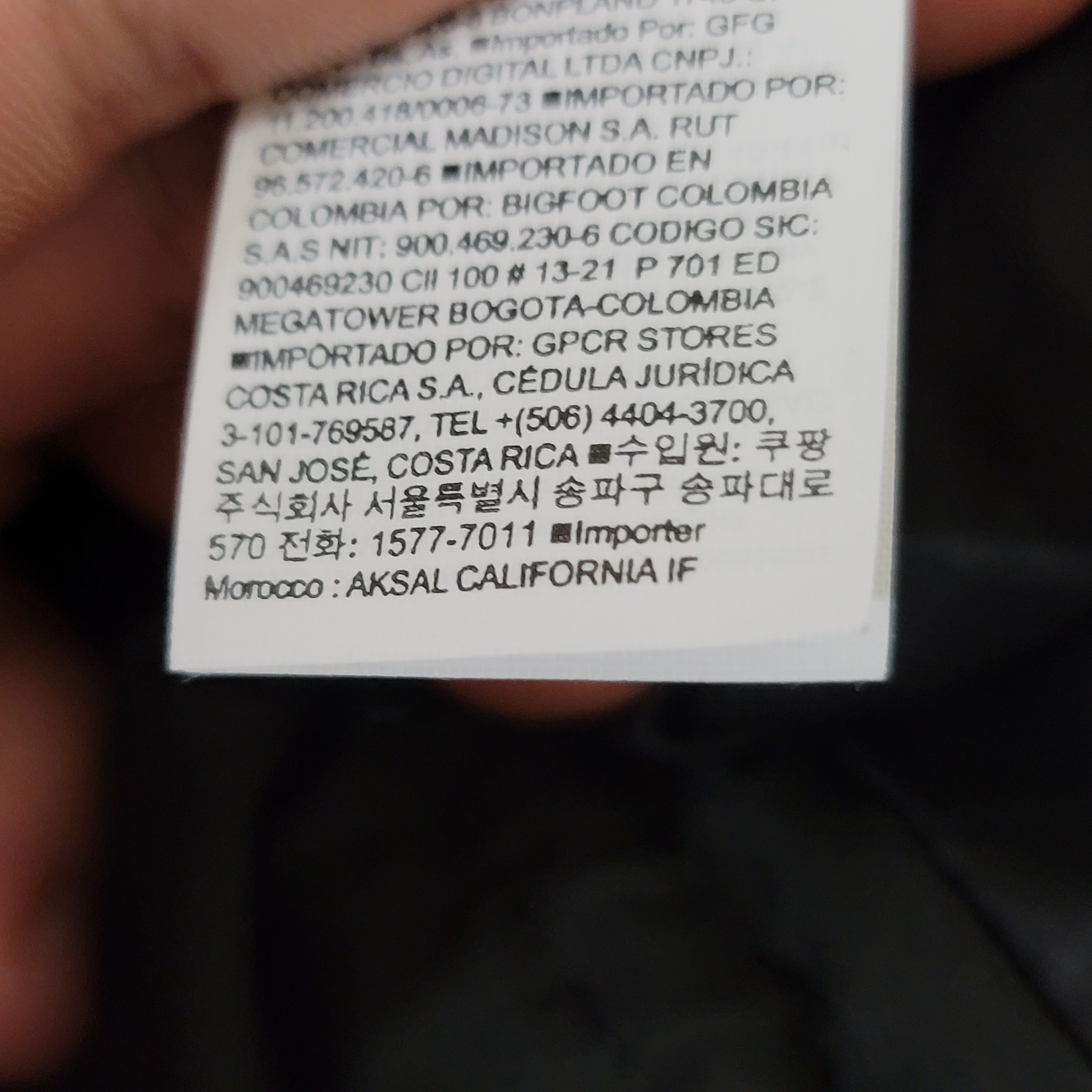 Yeezy Gap Round Jacket Black 착용 스타일 - 3