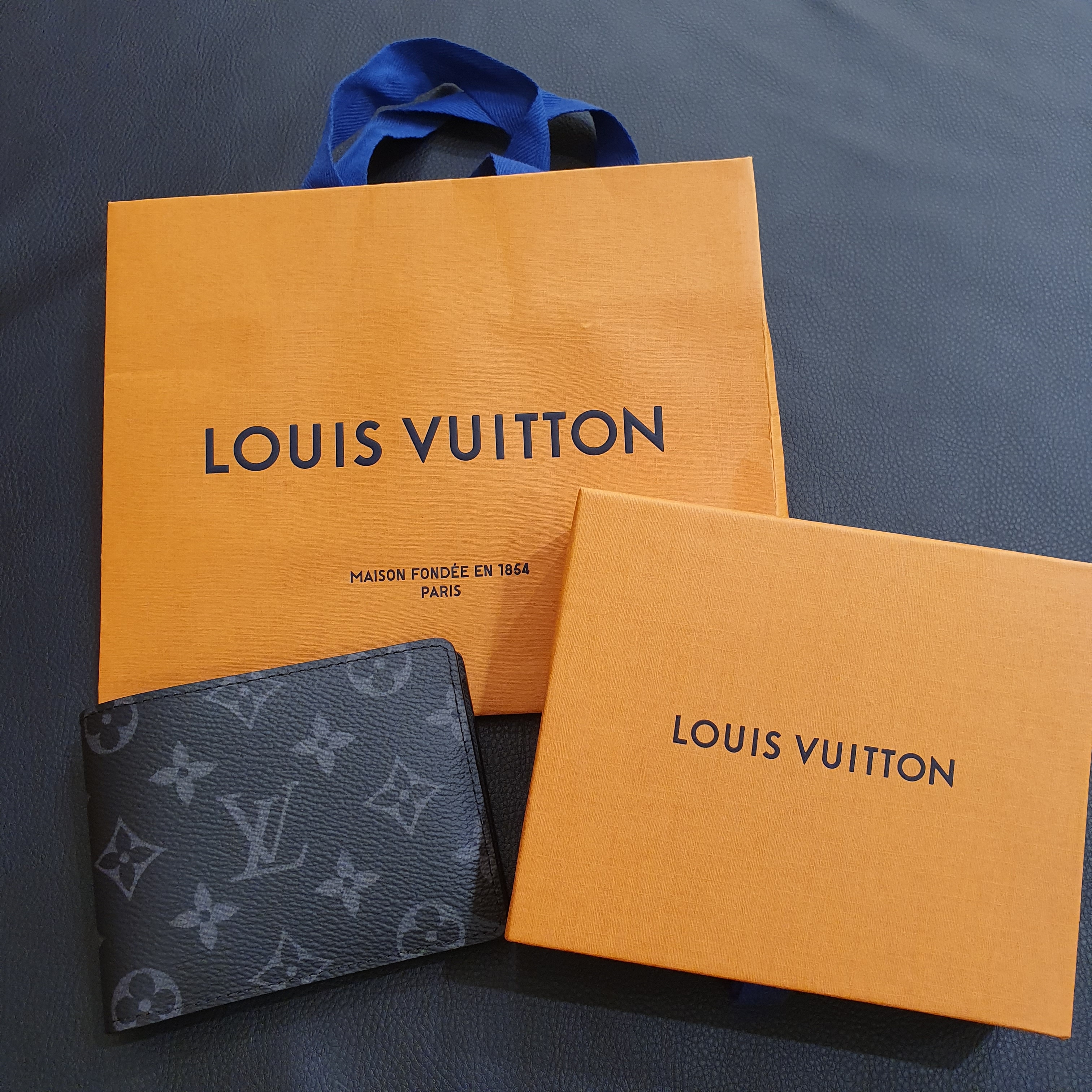 Louis Vuitton Multiple Wallet Monogram Eclipse 착용 스타일