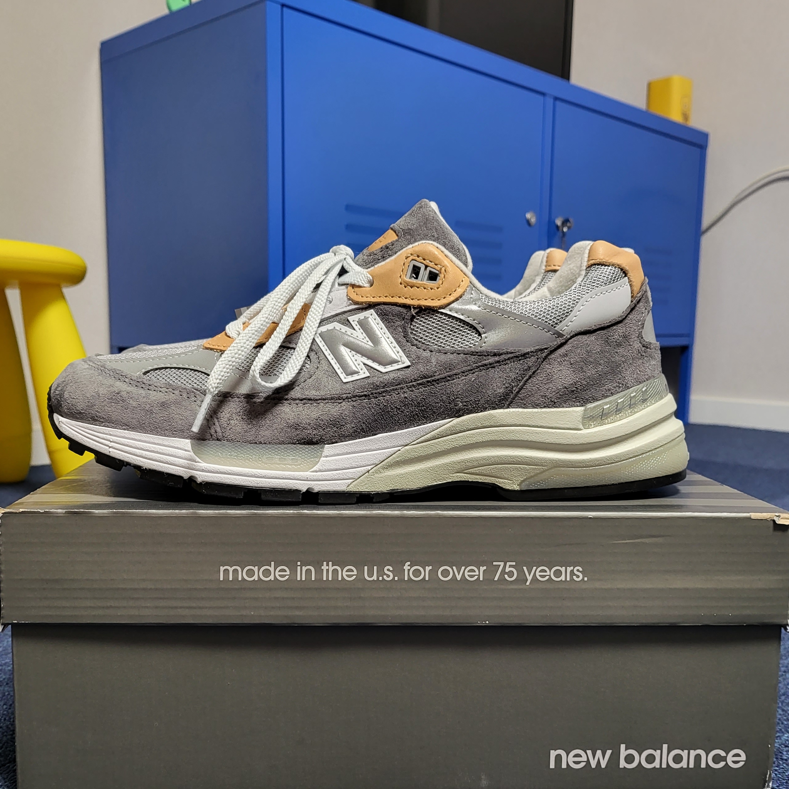 New Balance x Todd Snyder 992 Made in USA 10th Anniversary Grey Tan 착용 스타일 - 3
