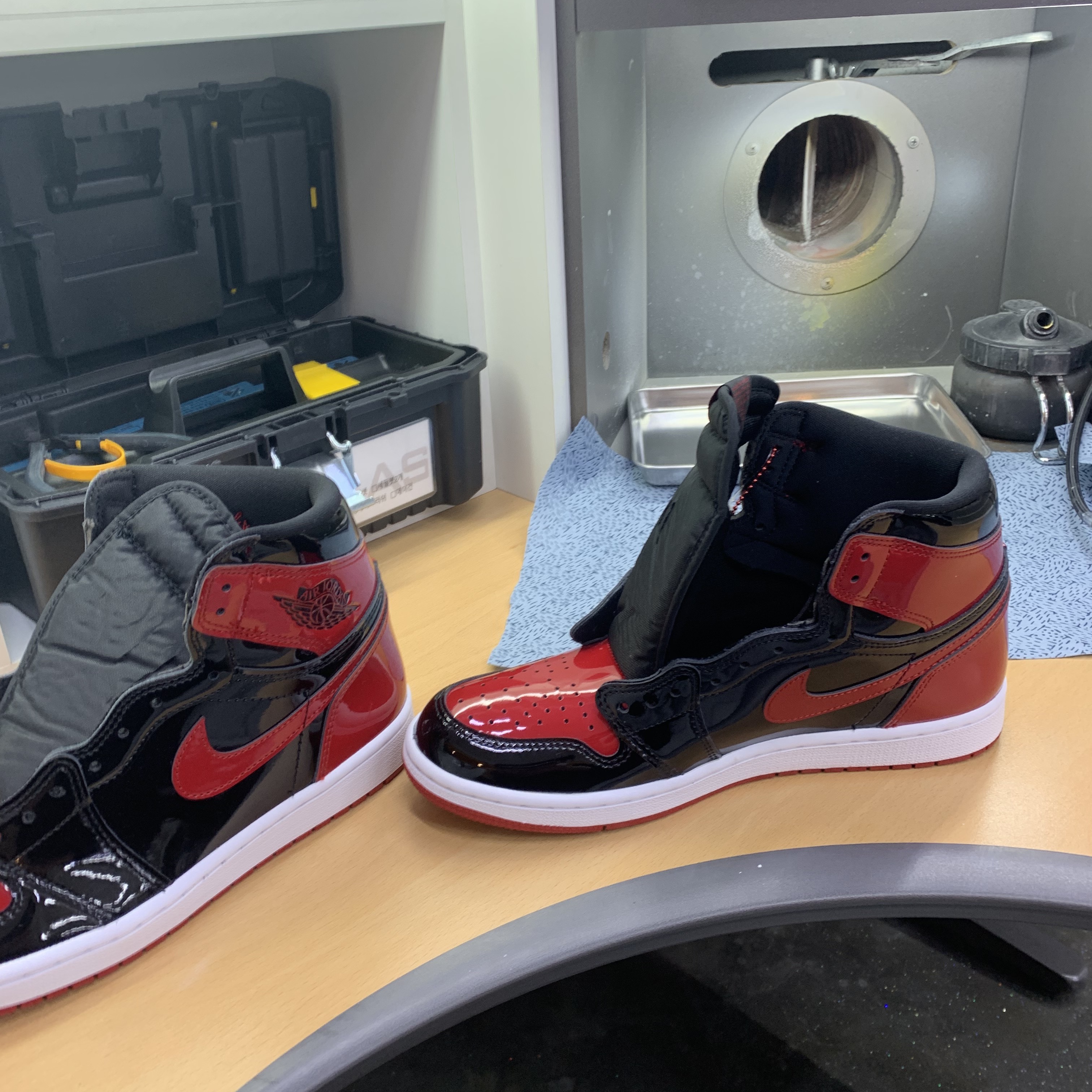 Jordan 1 Retro High OG Patent Bred 착용 스타일 - 3