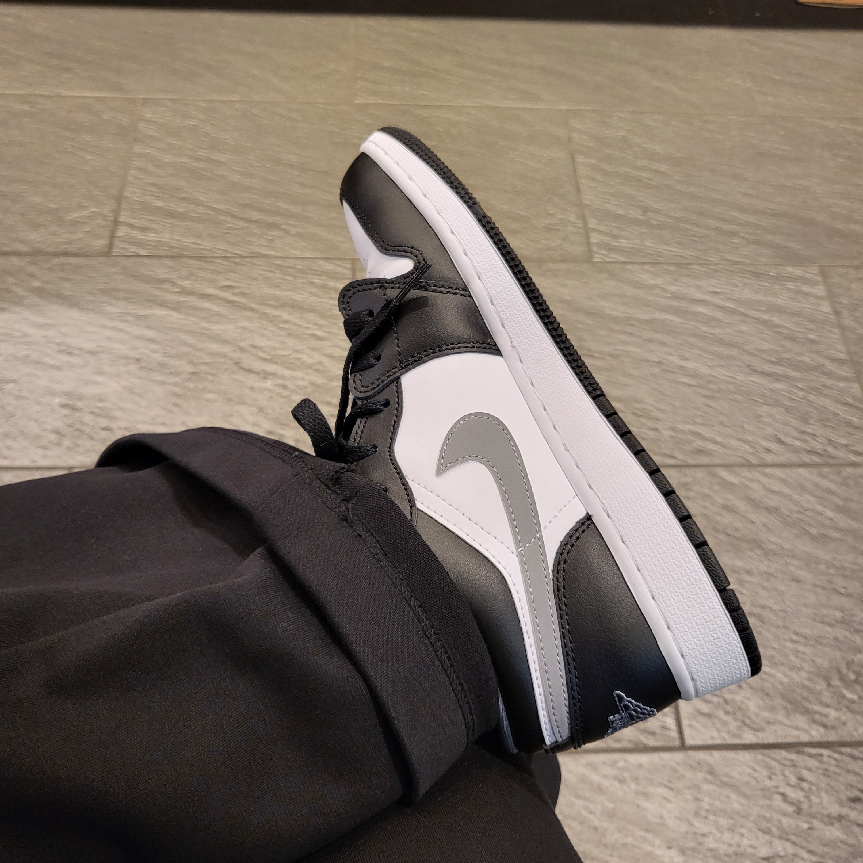 (GS) Jordan 1 Low Black Particle Grey, (W) Jordan 1 Mid Grey Fog 착용 스타일 - 2