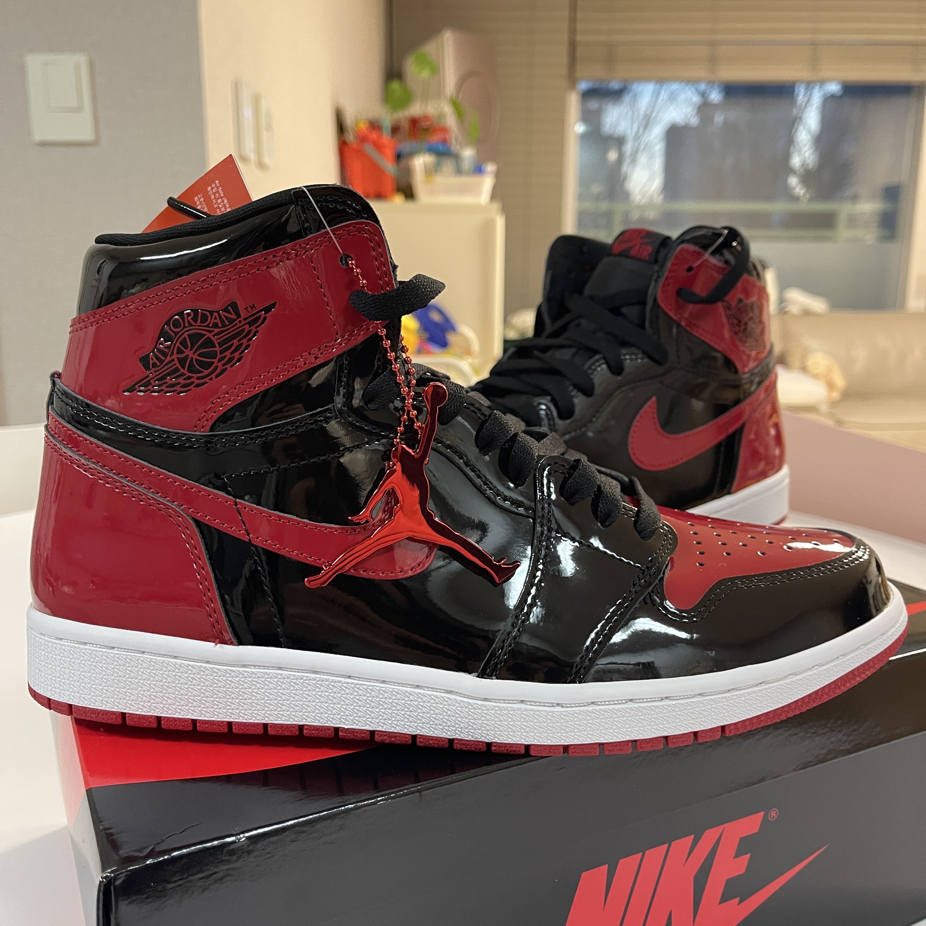 Jordan 1 Retro High OG Patent Bred 착용 스타일 - 3