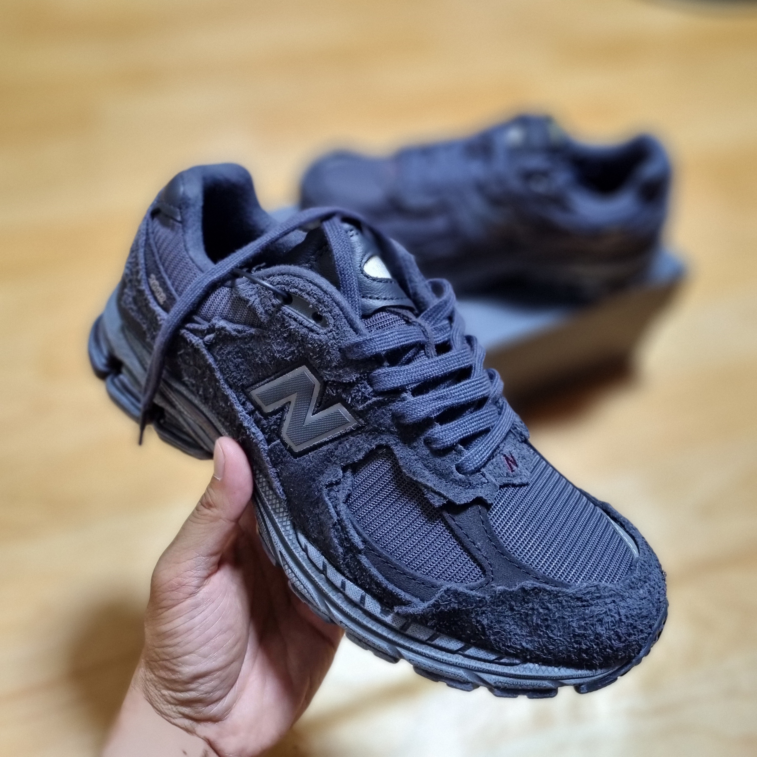 New Balance 2002R Protection Pack Phantom 착용 스타일