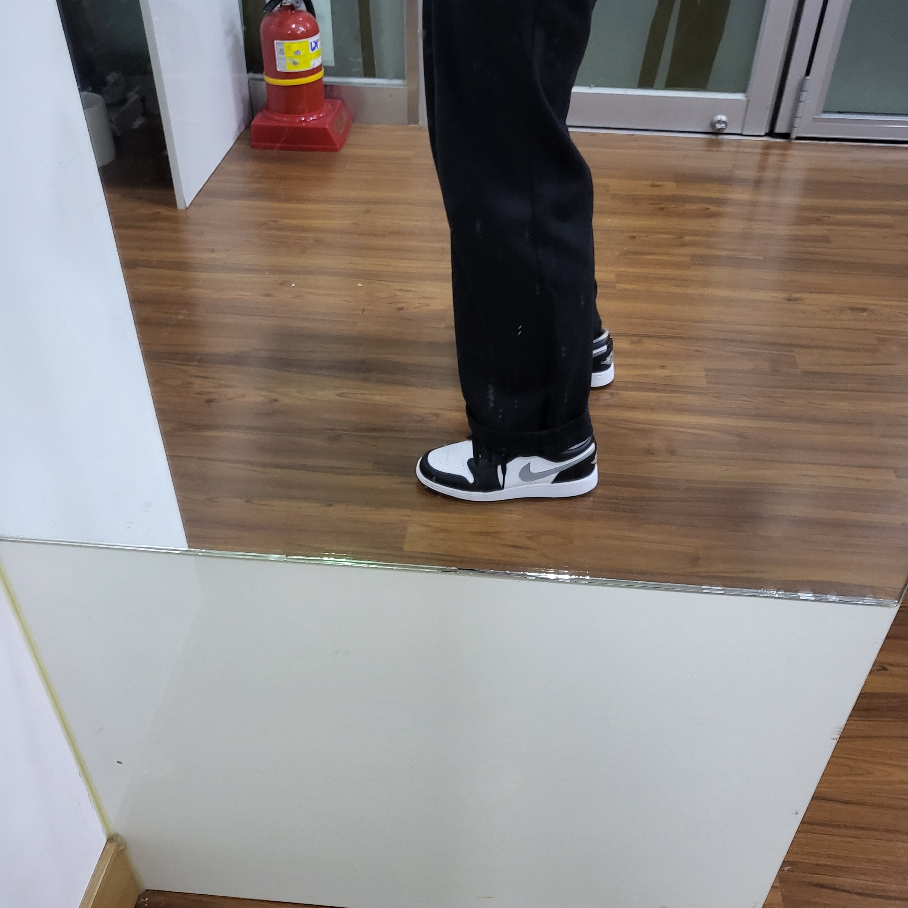 (GS) Jordan 1 Low Black Particle Grey, (W) Jordan 1 Mid Grey Fog 착용 스타일 - 3