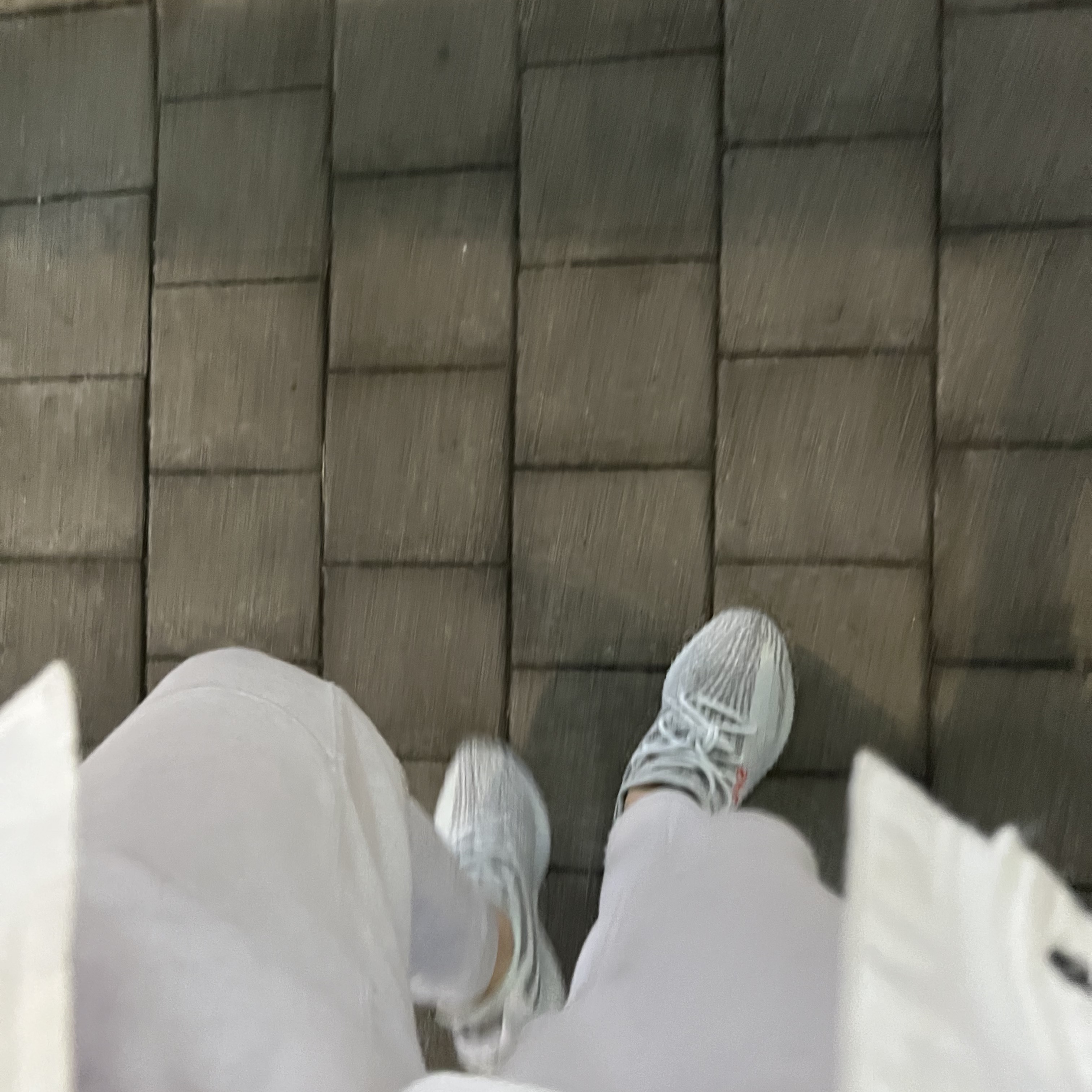 Adidas Yeezy Boost 350 V2 Blue Tint 2017 착용 스타일