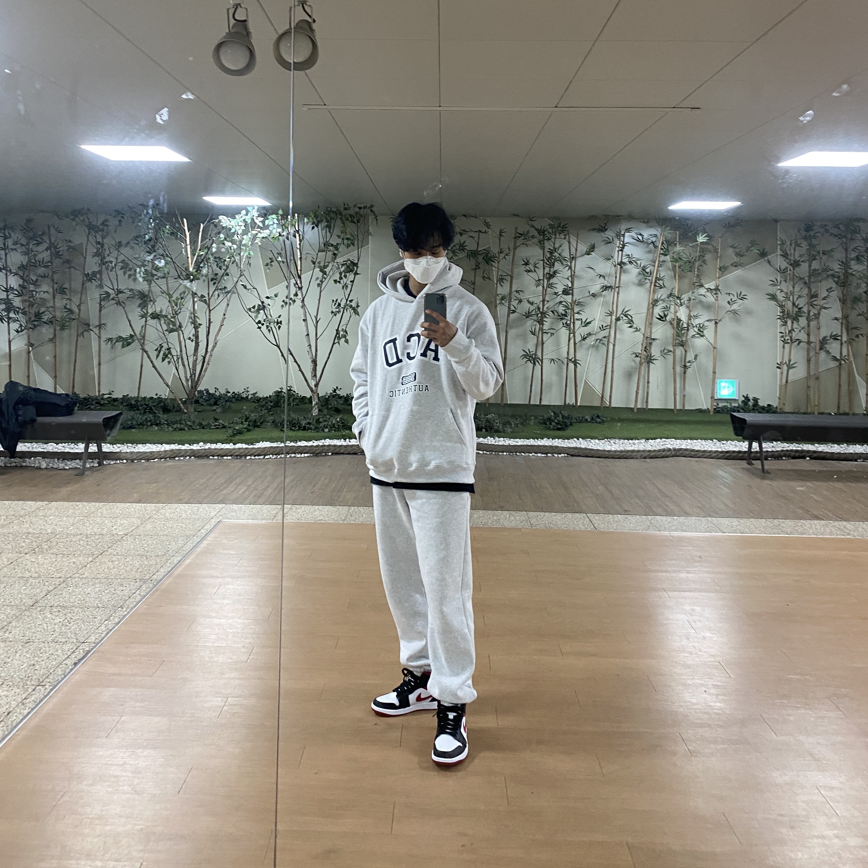 Jordan 1 Mid Gym Red Black White 착용 스타일