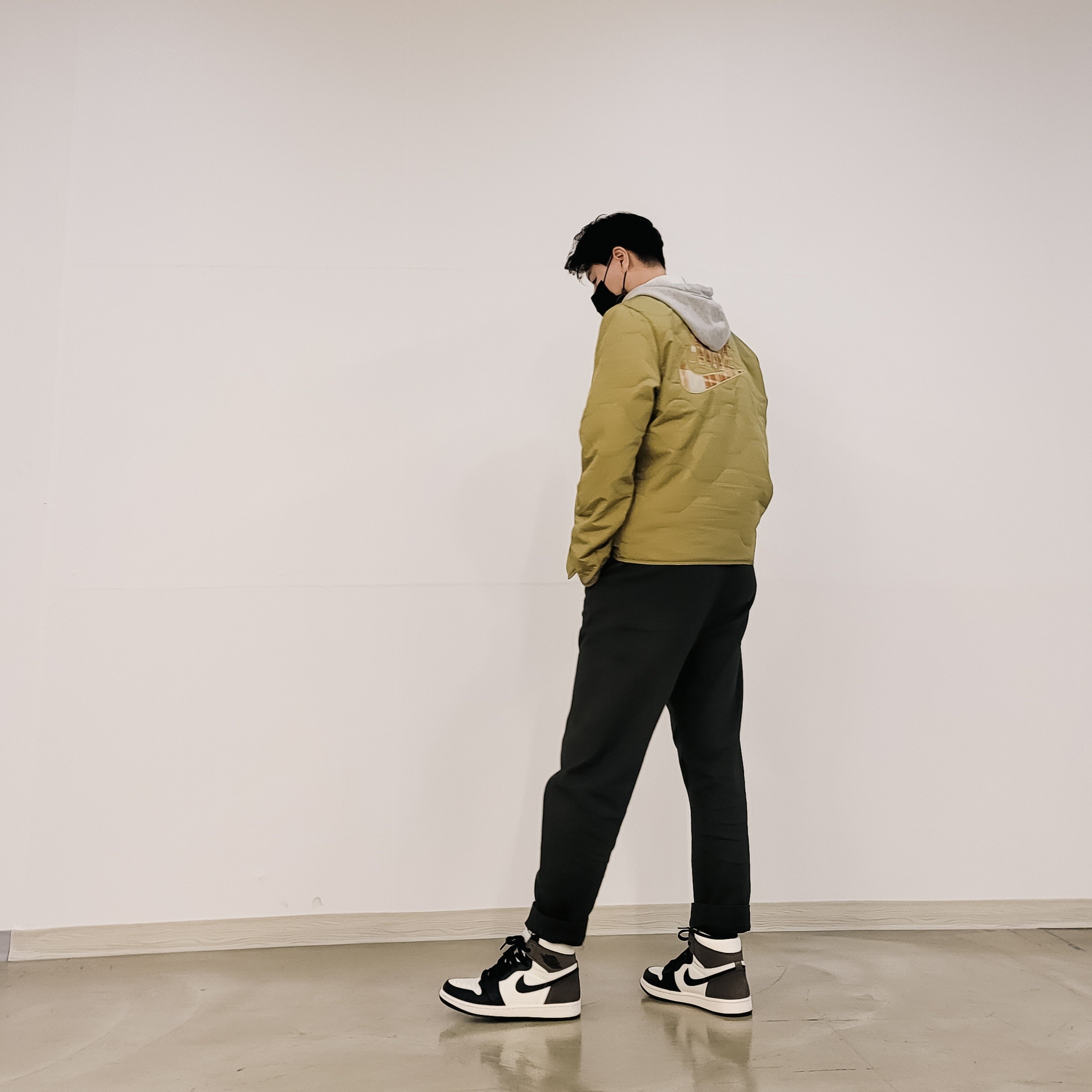 Jordan 1 Retro High OG Black Mocha 착용 스타일 - 1