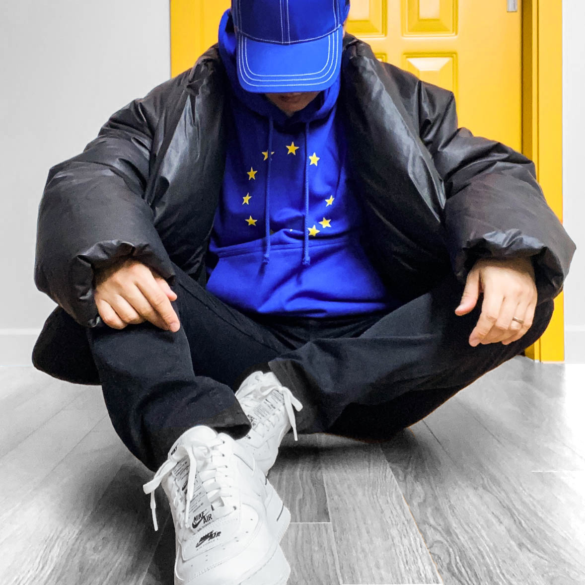 Yeezy Gap Round Jacket Black, Ader Error x Zara Twill Cap Blue 착용 스타일