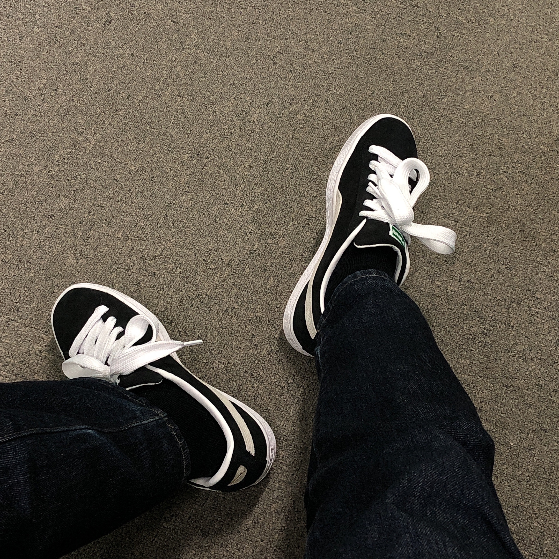 Puma Suede Classic XXI Black White 착용 스타일 - 1