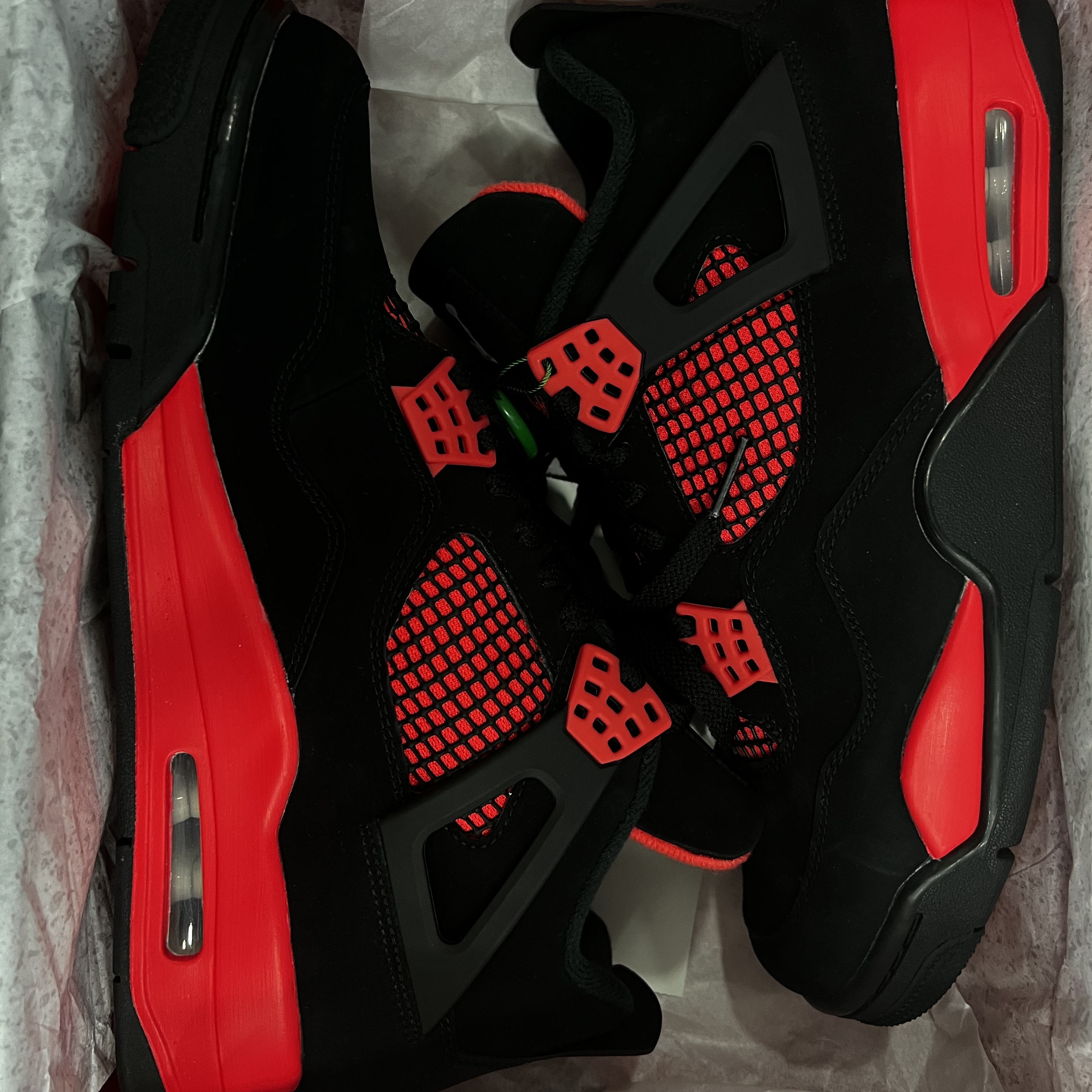 Jordan 4 Retro Crimson 착용 스타일