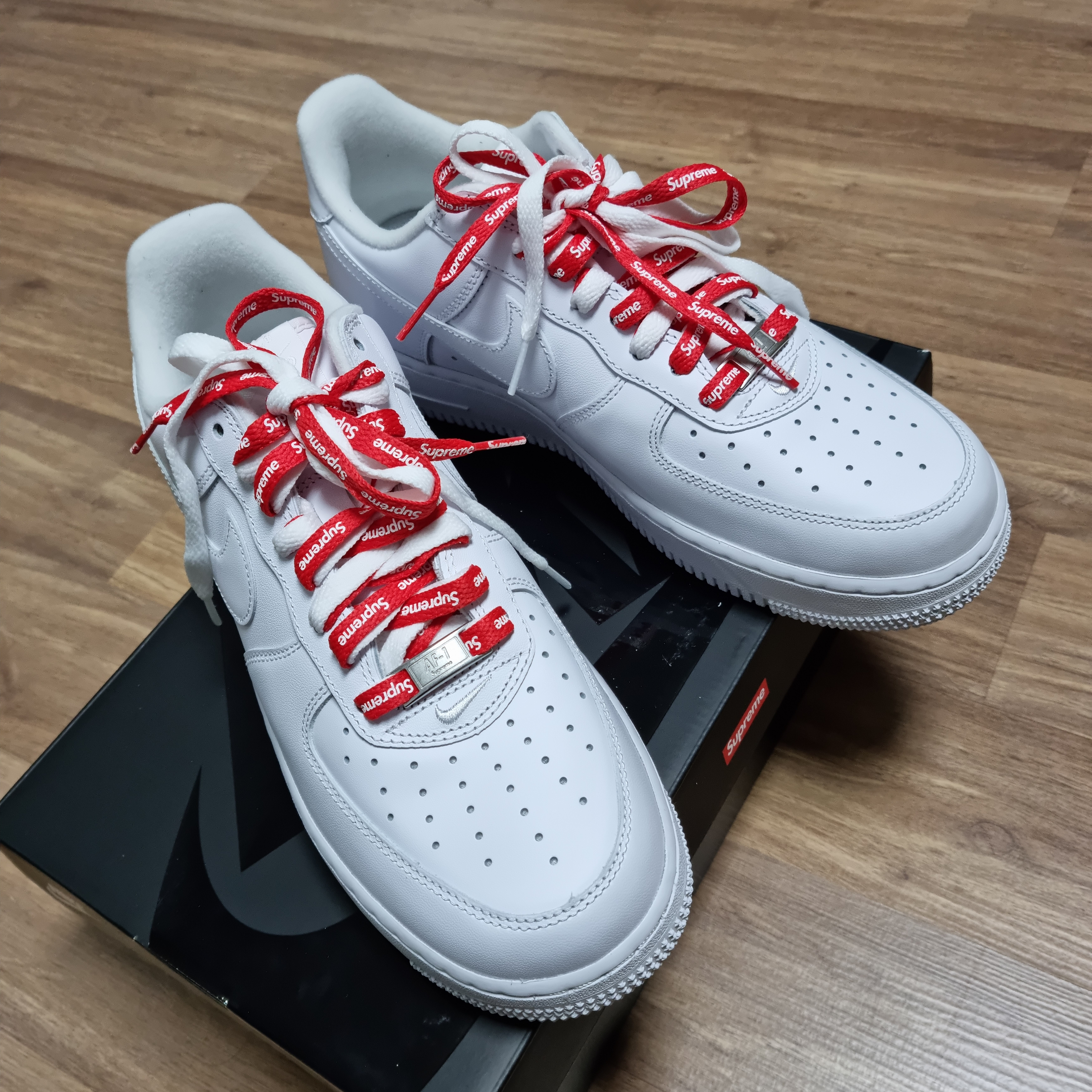 Nike x Supreme Air Force 1 Low White 착용 스타일 - 2