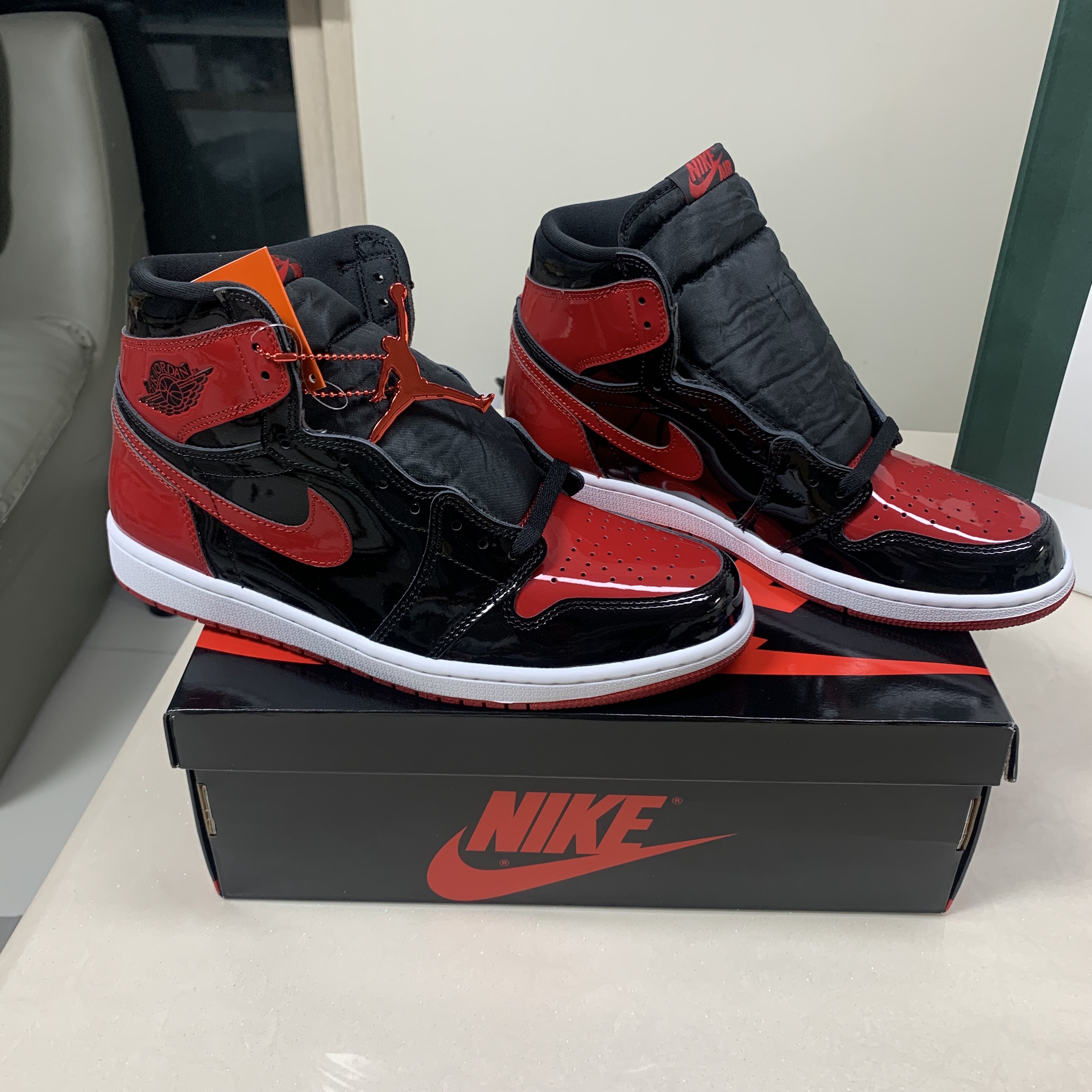 Jordan 1 Retro High OG Patent Bred 착용 스타일 - 2