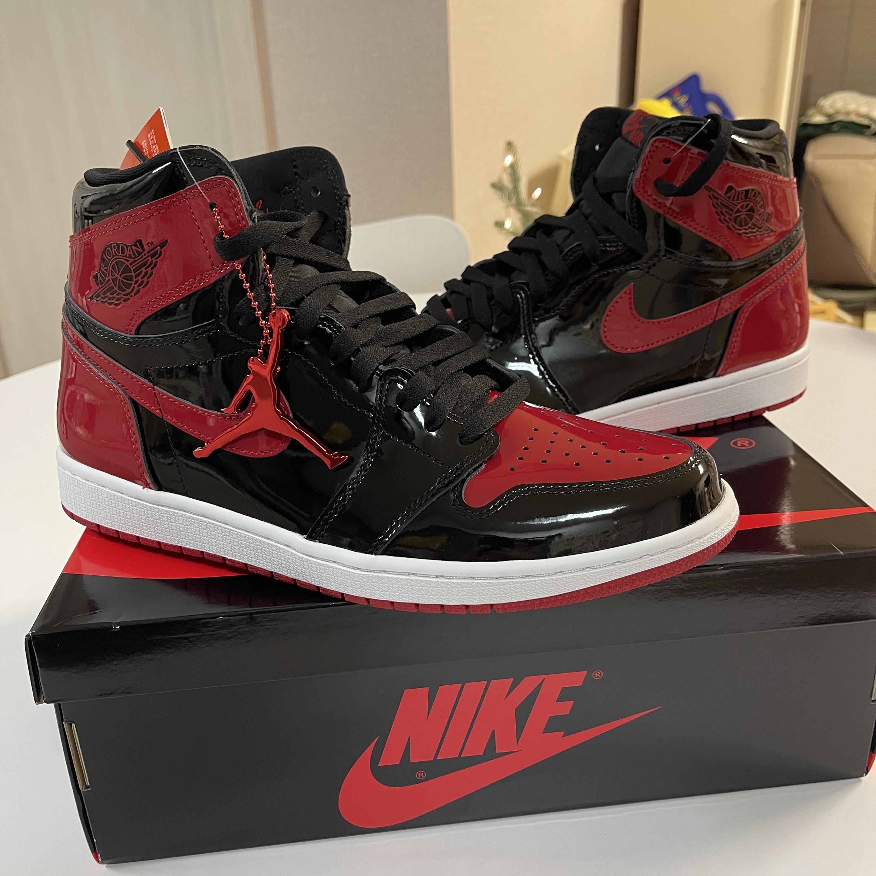 Jordan 1 Retro High OG Patent Bred 착용 스타일 - 4