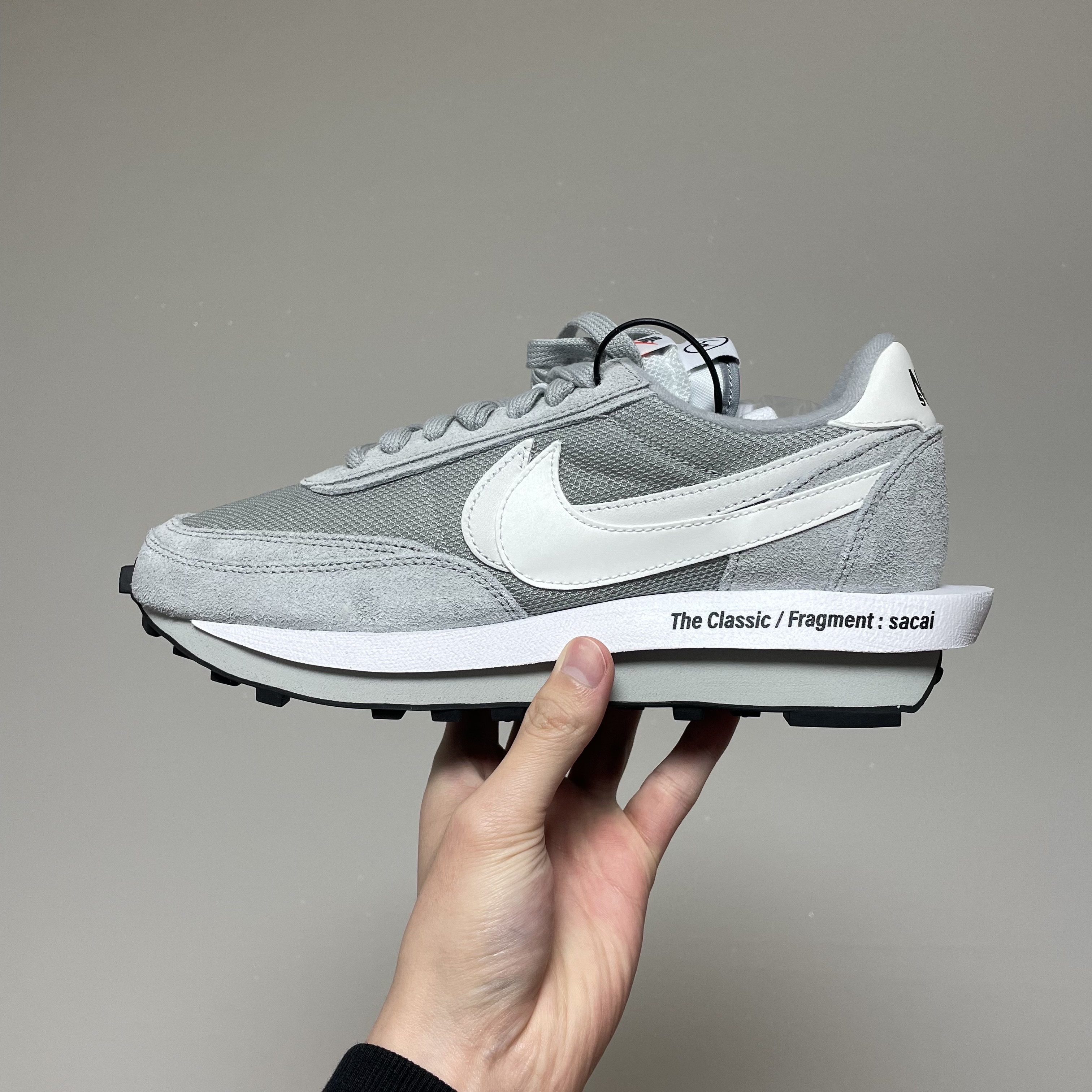 Nike x Sacai x Fragment LDWaffle Light Smoke Grey 착용 스타일 - 2