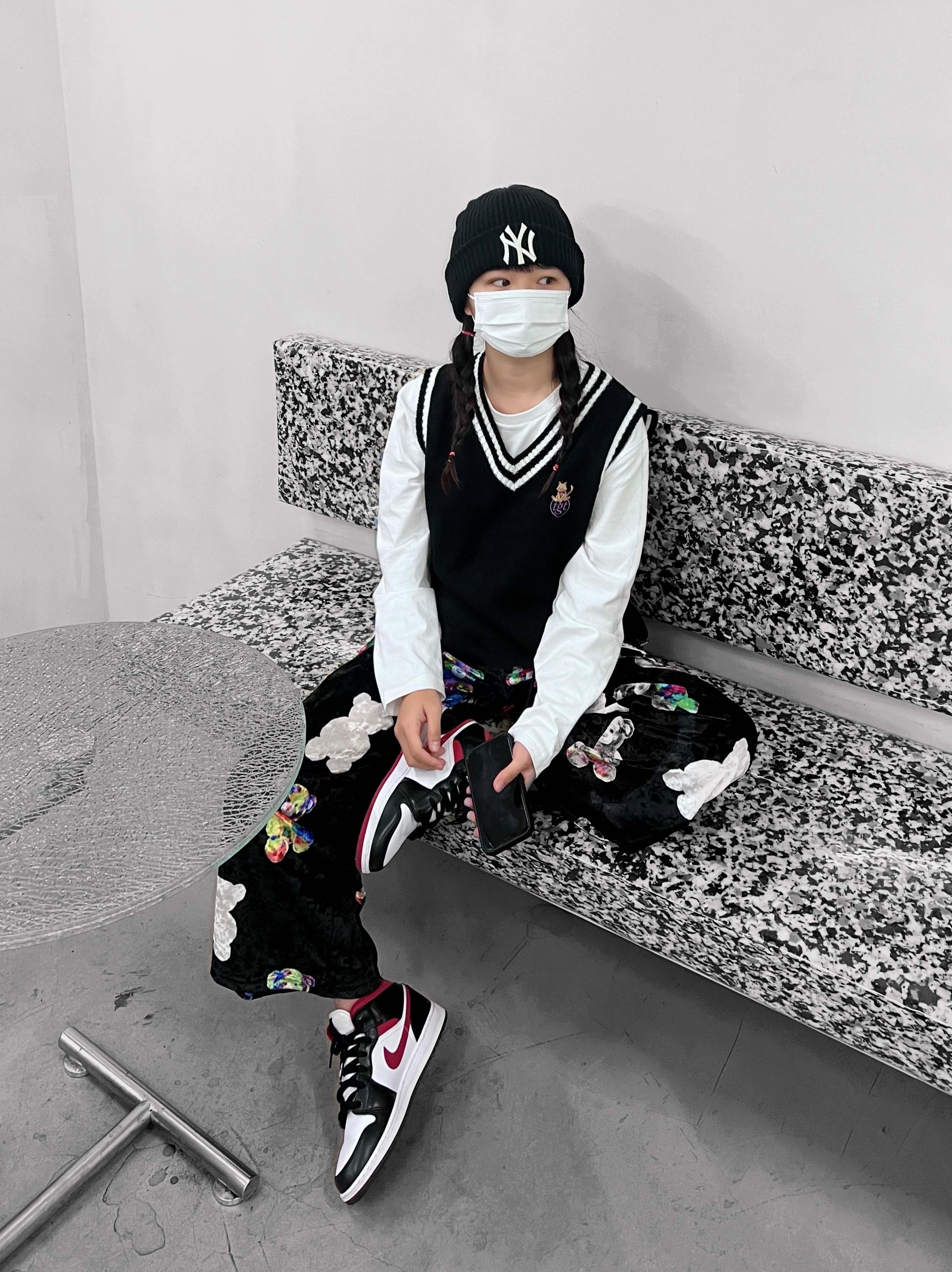 Jordan 1 Mid Gym Red Black White 착용 스타일 - 1