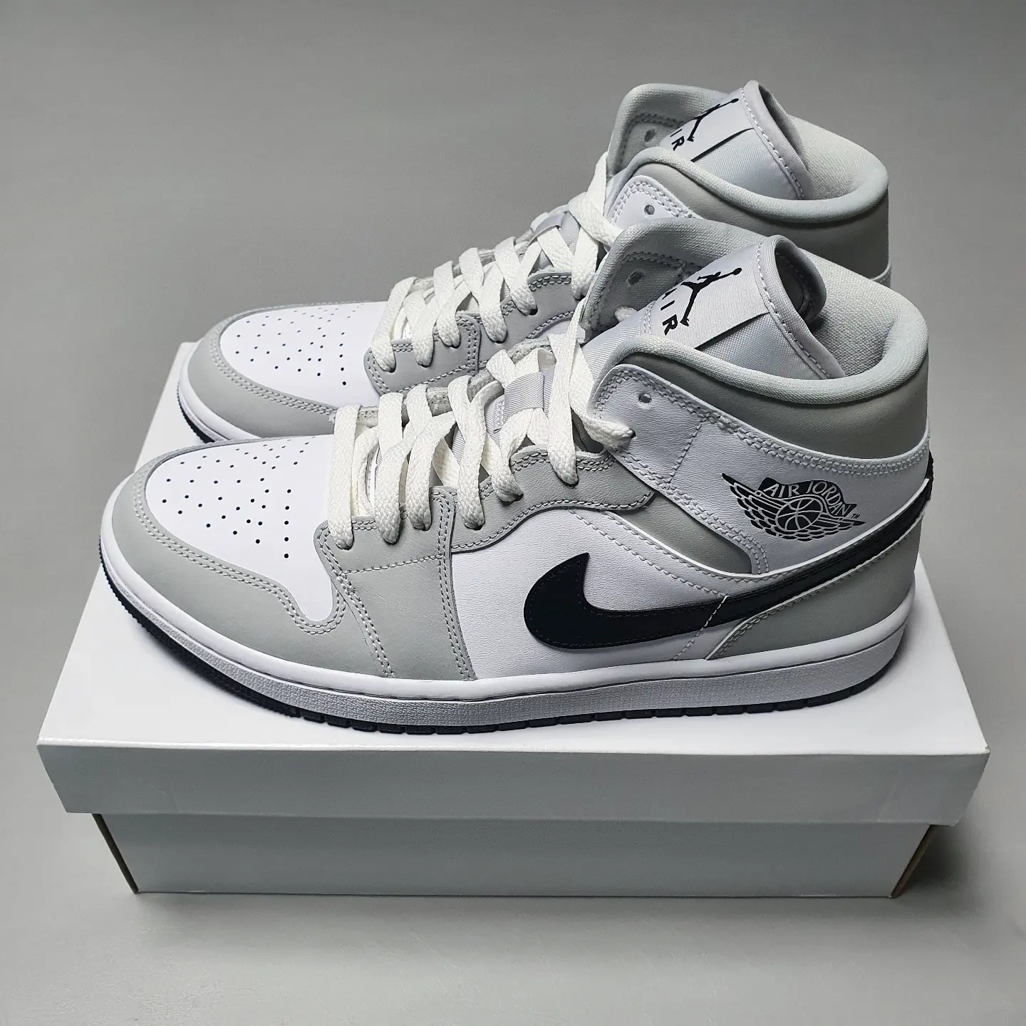 (W) Jordan 1 Mid Grey Fog 착용 스타일 - 1