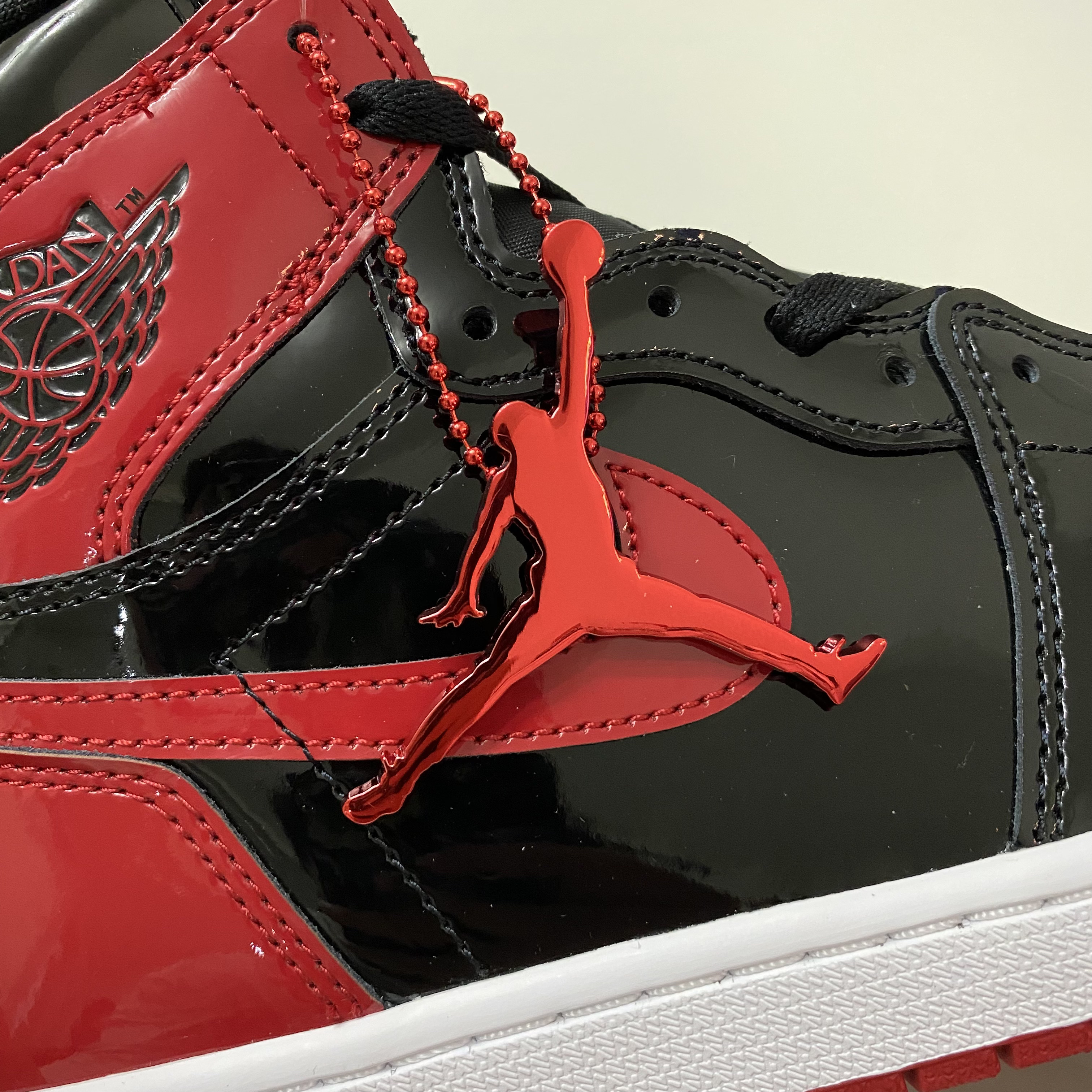 Jordan 1 Retro High OG Patent Bred 착용 스타일 - 4