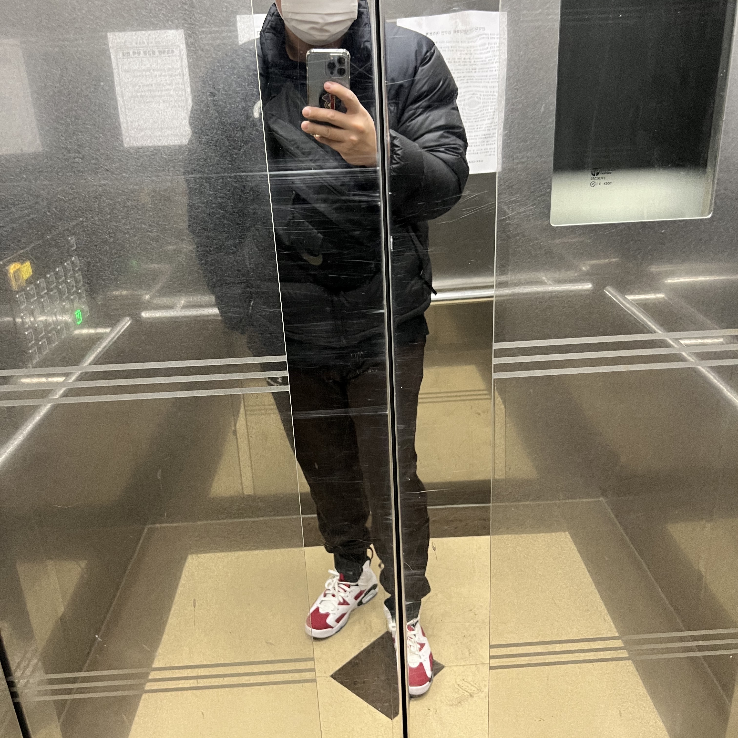 Jordan 6 Retro Carmine 2021, IAB Studio Sweatpants Brown 착용 스타일 - 2