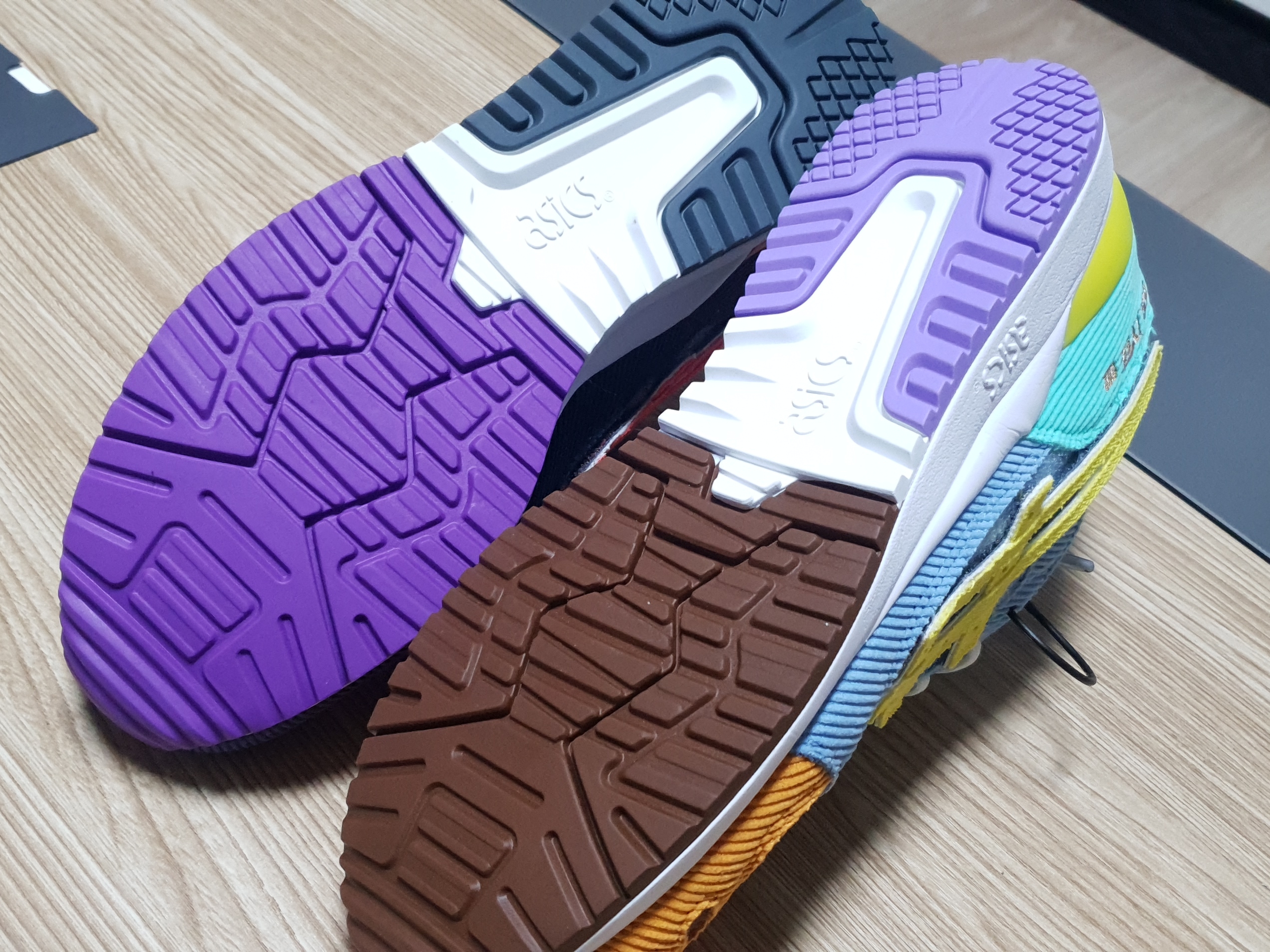 Asics x Atmos x Sean Wotherspoon Gel-Lyte III OG Corduroy 착용 스타일 - 2