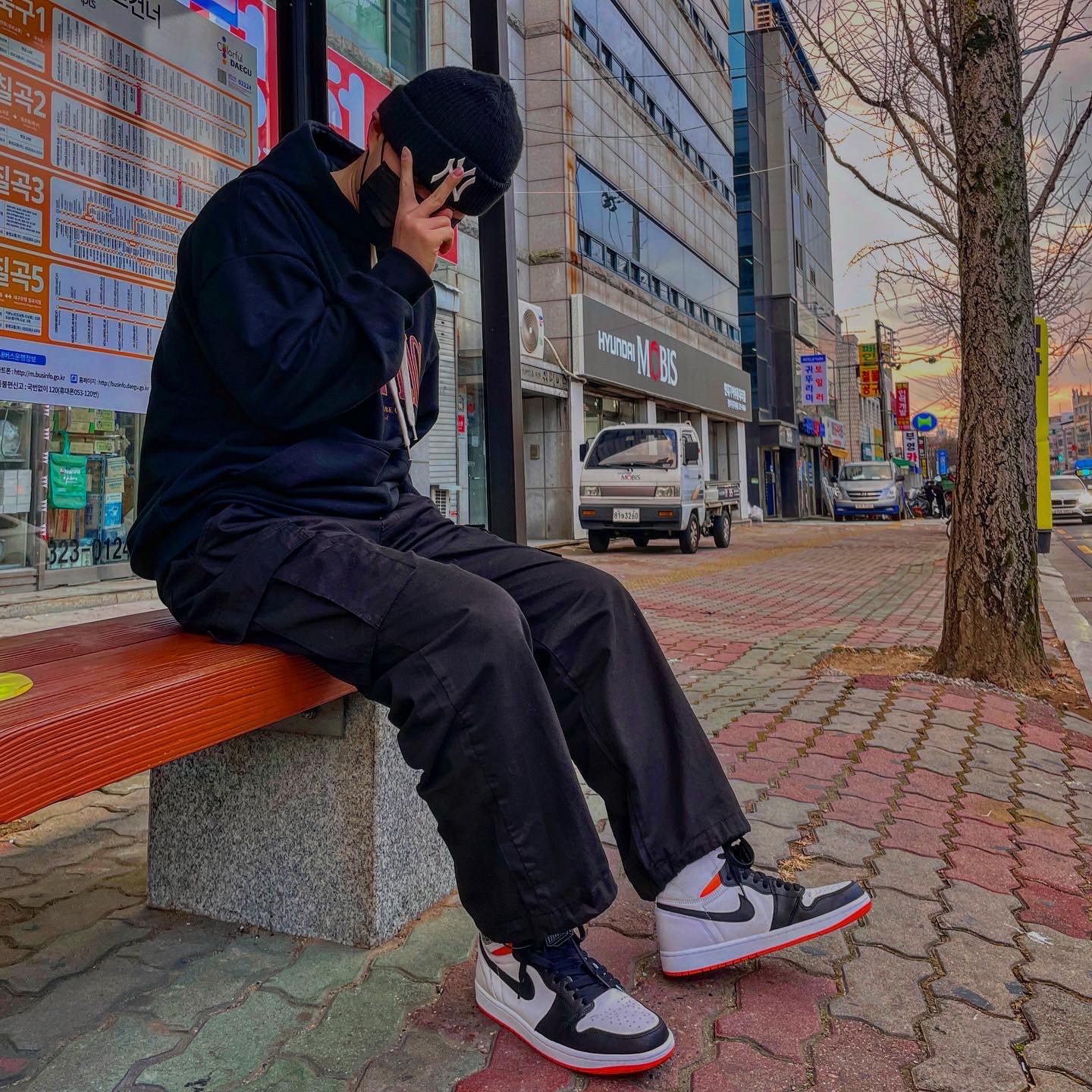 Jordan 1 Retro High OG Electro Orange 착용 스타일 - 4