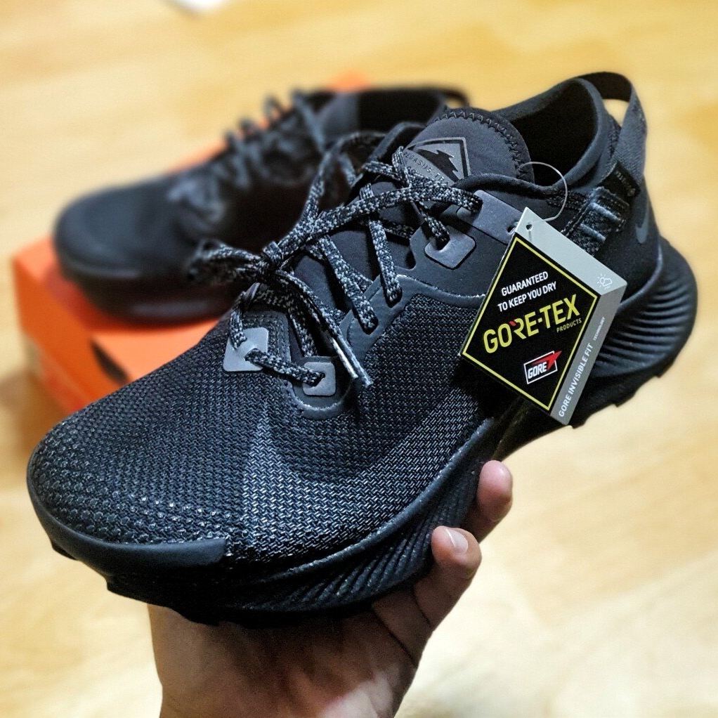 Nike Pegasus Trail 2 Gore-Tex Black Metallic Dark Grey 착용 스타일