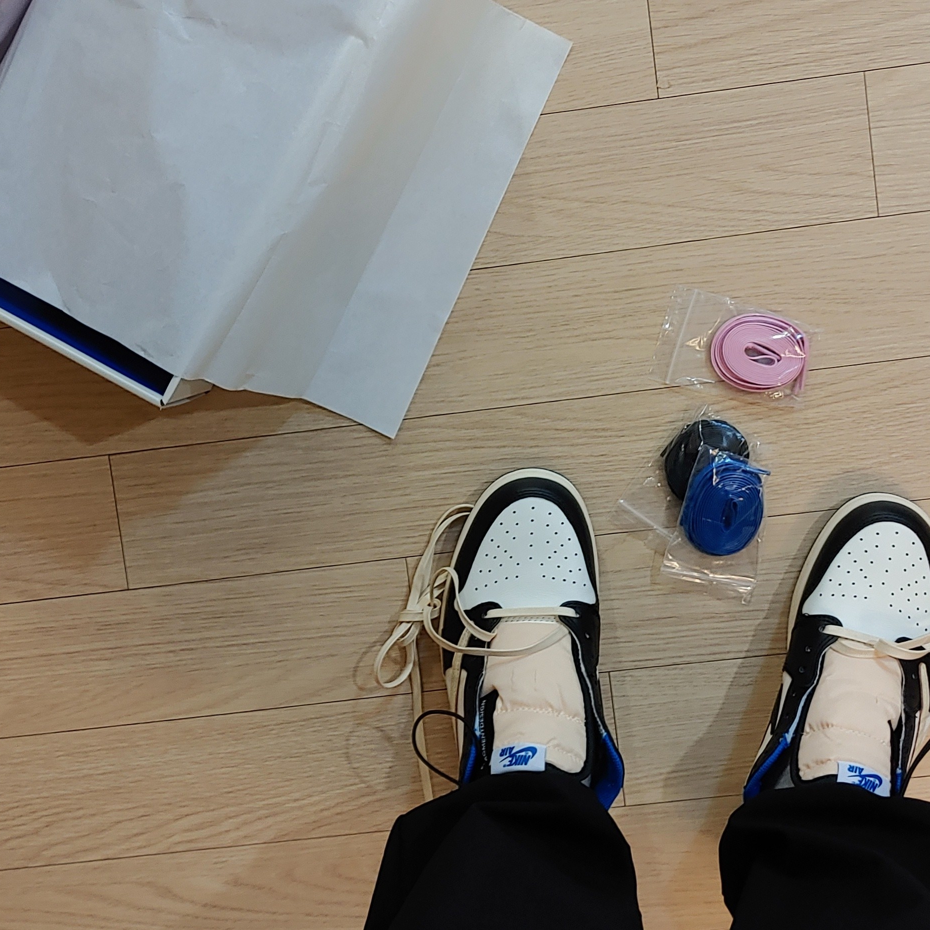Nike x Supreme Air Force 1 Low Black, Jordan 1 x Travis Scott x Fragment Retro Low OG SP Military Blue 착용 스타일 - 2