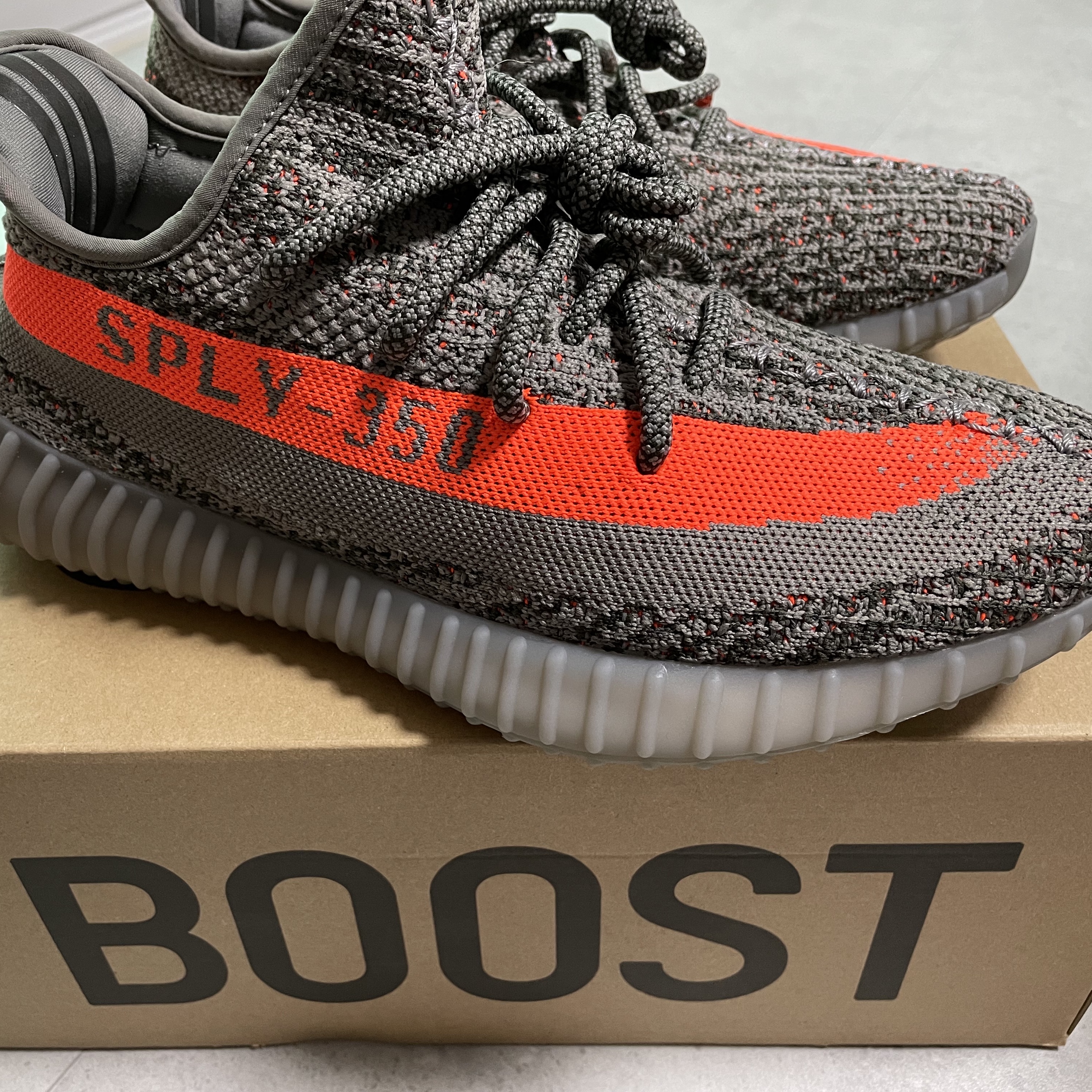 Adidas Yeezy Boost 350 V2 Beluga - Reflective 착용 스타일